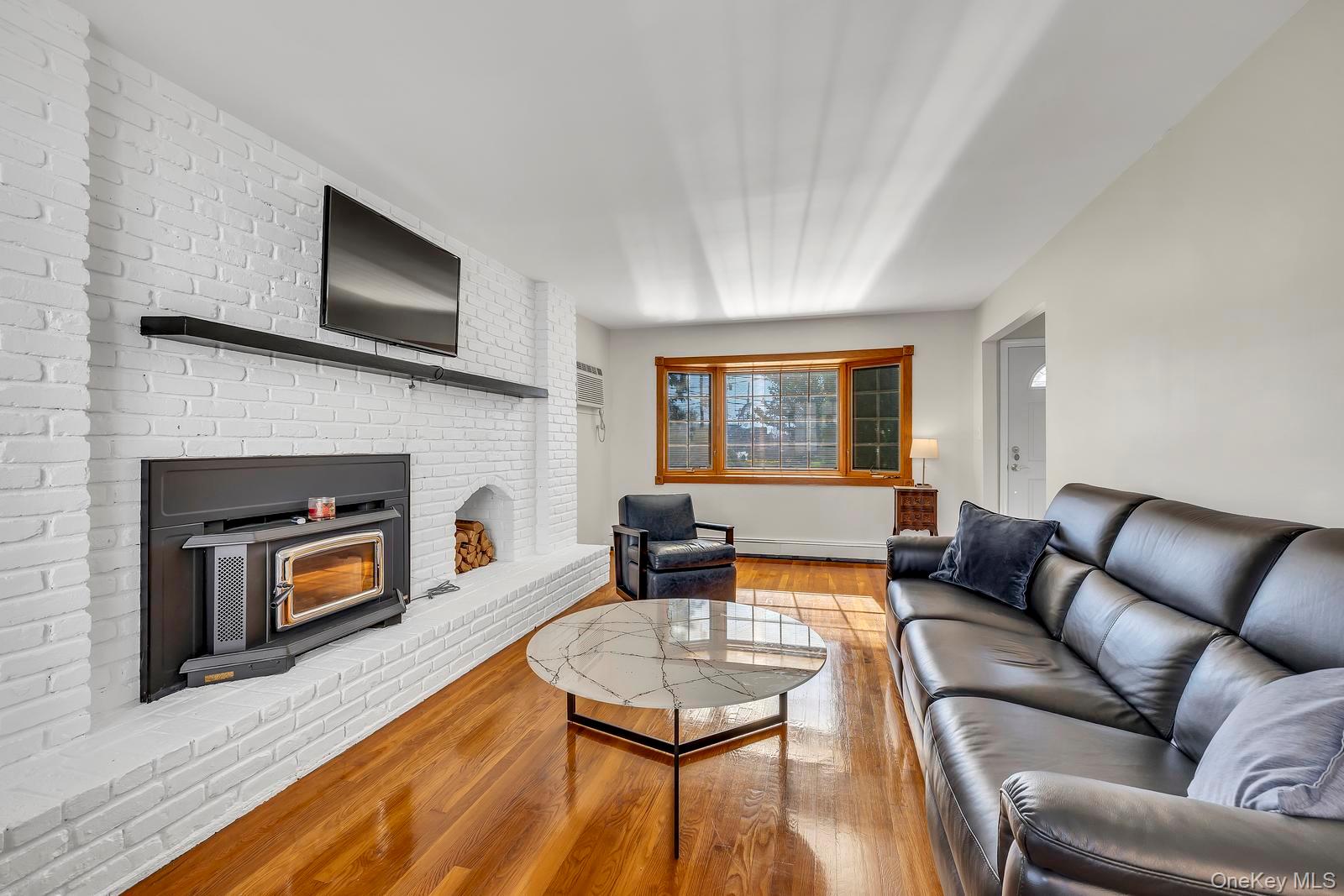 Farmingdale, New York, 11735, United States, 3 Bedrooms Bedrooms, ,3 BathroomsBathrooms,Residential,For Sale,1987625