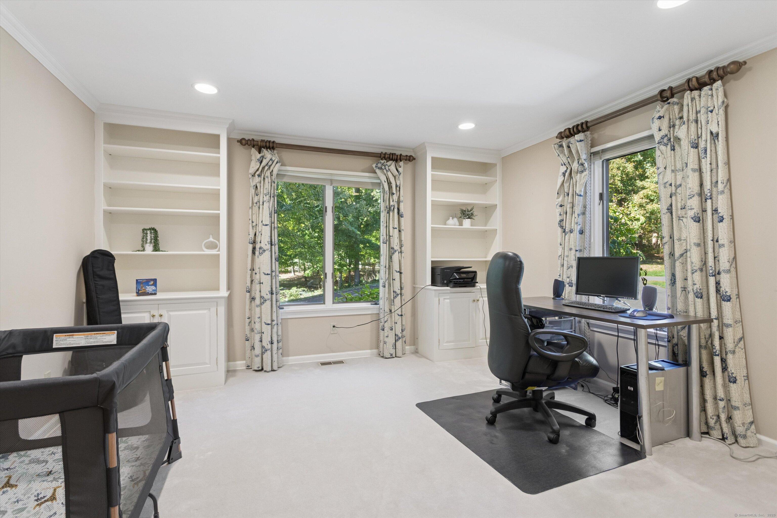 Stamford, Connecticut, 06903, United States, 5 Bedrooms Bedrooms, ,5 BathroomsBathrooms,Residential,For Sale,1976507