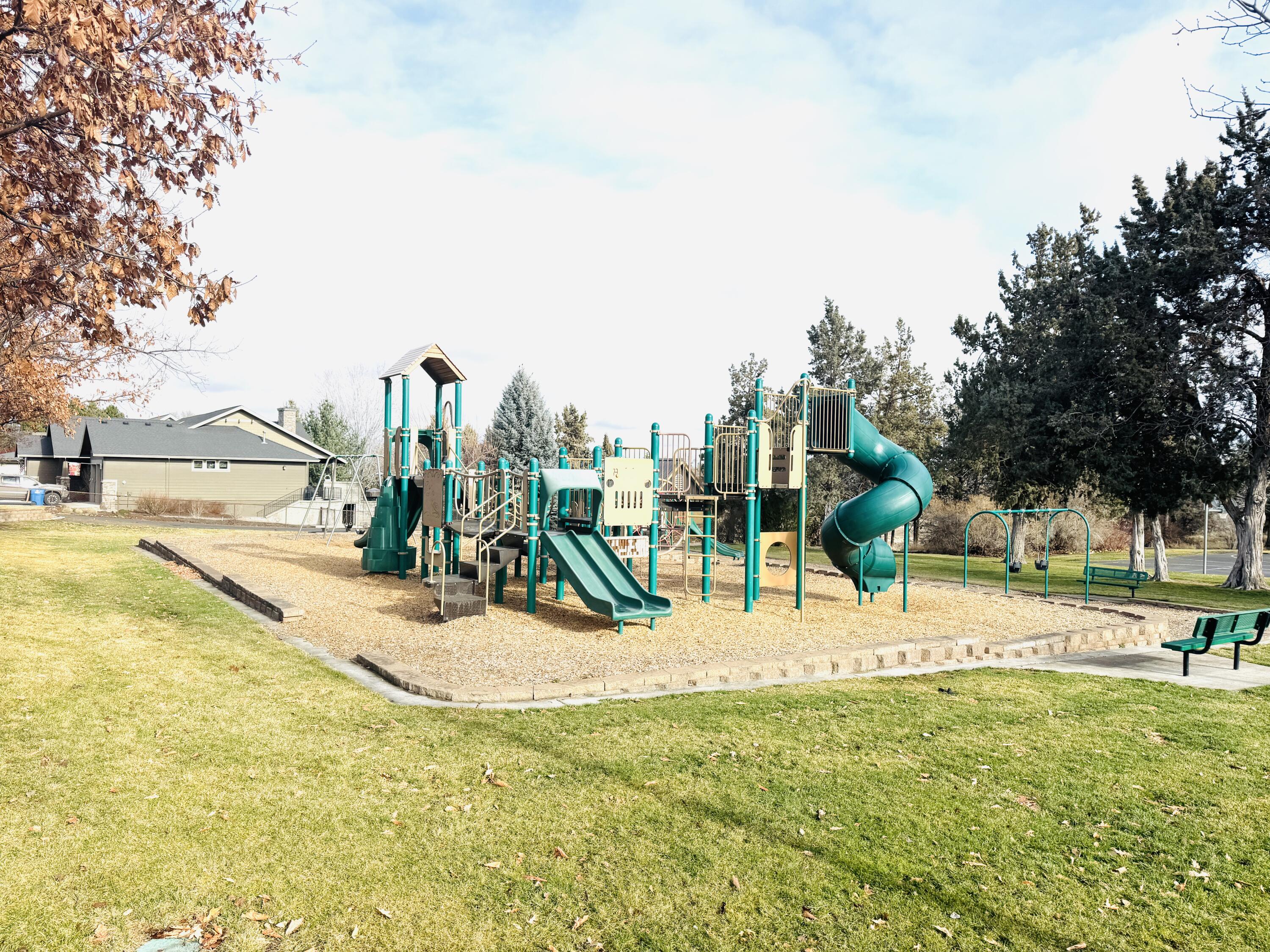 Redmond, Oregon, 97756, United States, 3 Bedrooms Bedrooms, ,2 BathroomsBathrooms,Residential,For Sale,2007791