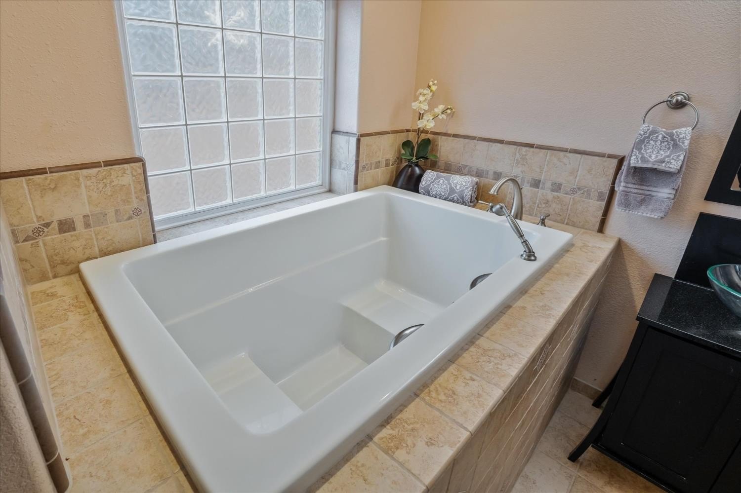 Arnold, California, 95223, United States, 3 Bedrooms Bedrooms, ,4 BathroomsBathrooms,Residential,For Sale,1924050