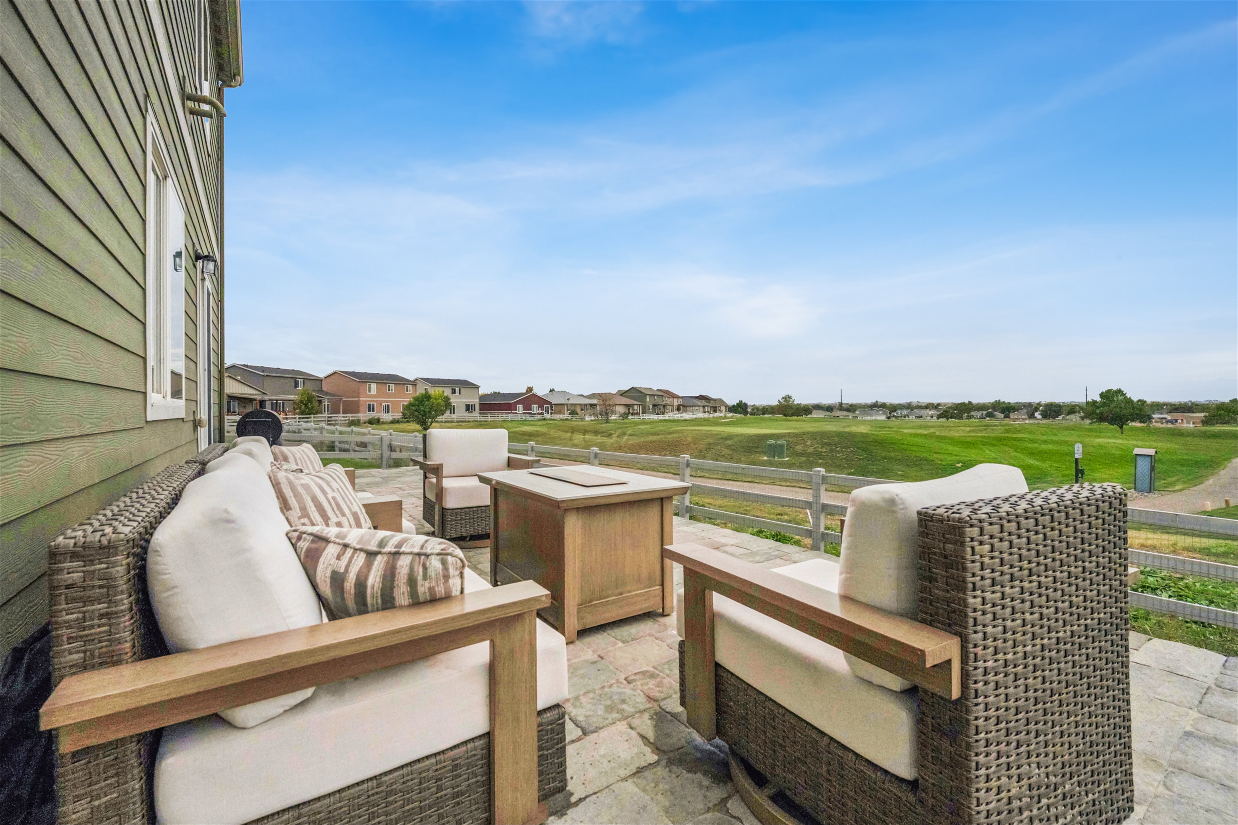  Welcome To Your Dream Home, Providing The Perfect Blend Of Comfort And Elegance. - 物件實景