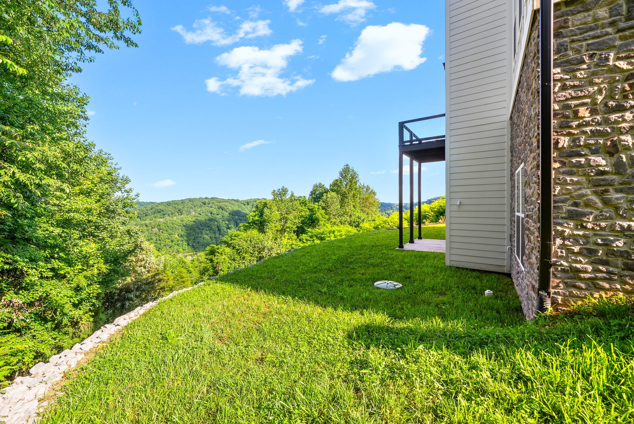 Smithville, Tennessee, 37166, United States, 3 Bedrooms Bedrooms, ,4 BathroomsBathrooms,Residential,For Sale,1935020