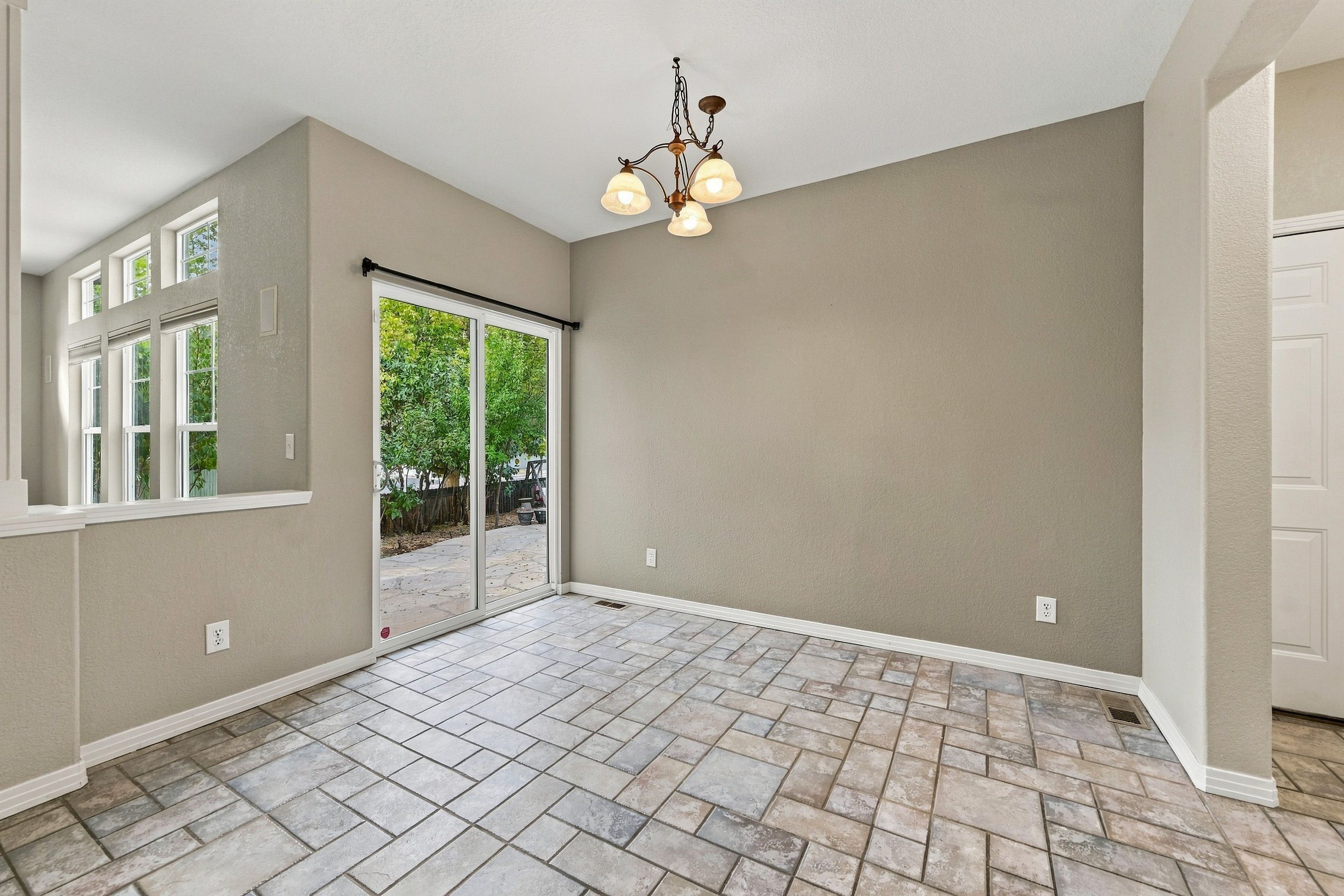  Beautifully updated and ideally located in desirable McKay Landing - 物件實景