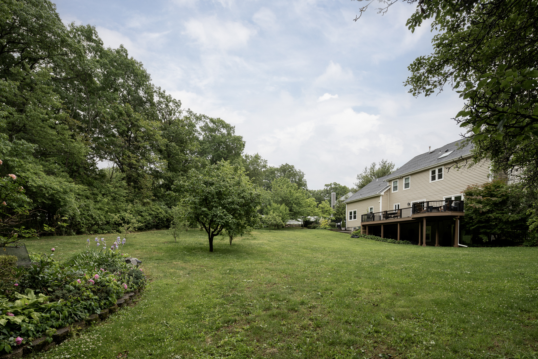  Suburban Tranquility and Upscale Living - 物件實景