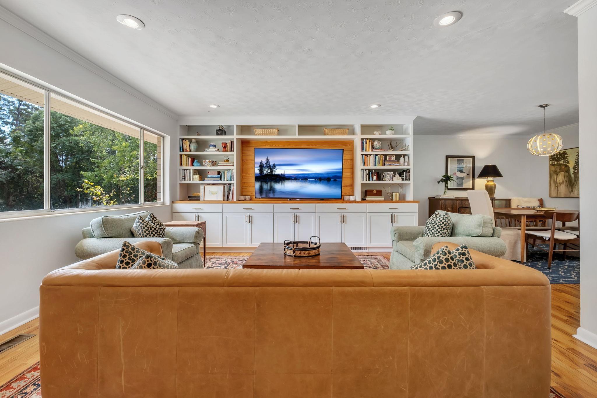 Tallahassee, Florida, 32308, United States, 4 Bedrooms Bedrooms, ,3 BathroomsBathrooms,Residential,For Sale,1965482