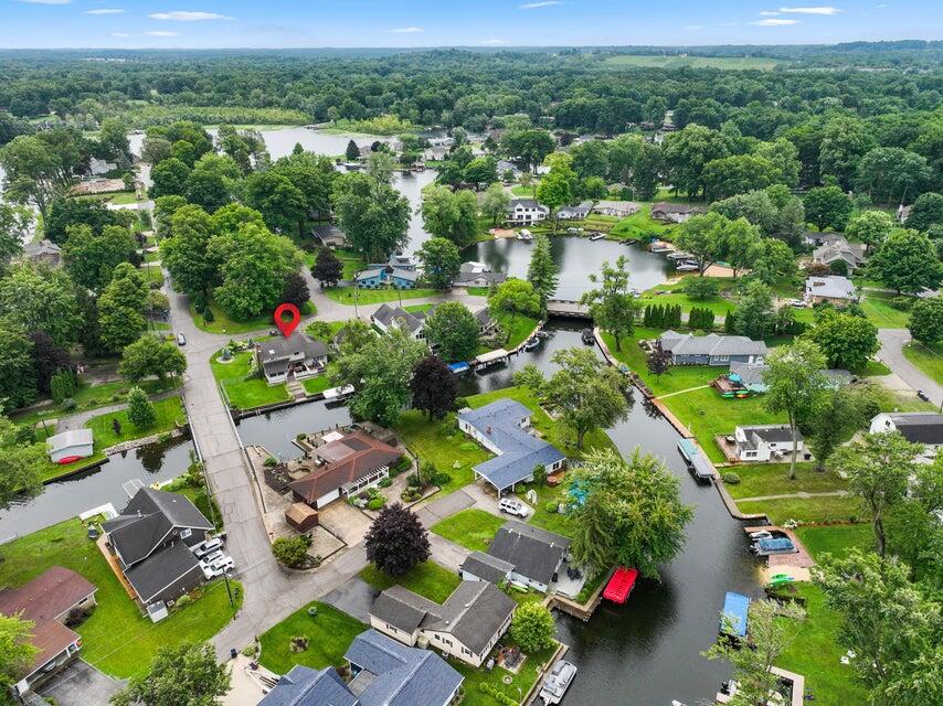 6981 Wil-O-Paw Road, Coloma, Michigan, 49038, United States, 4 Bedrooms Bedrooms, ,4 BathroomsBathrooms,Residential,For Sale,6981 Wil-O-Paw Road,1640501