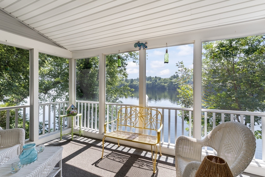 Methuen, Massachusetts, 01844, United States, 3 Bedrooms Bedrooms, ,2 BathroomsBathrooms,Residential,For Sale,1929056