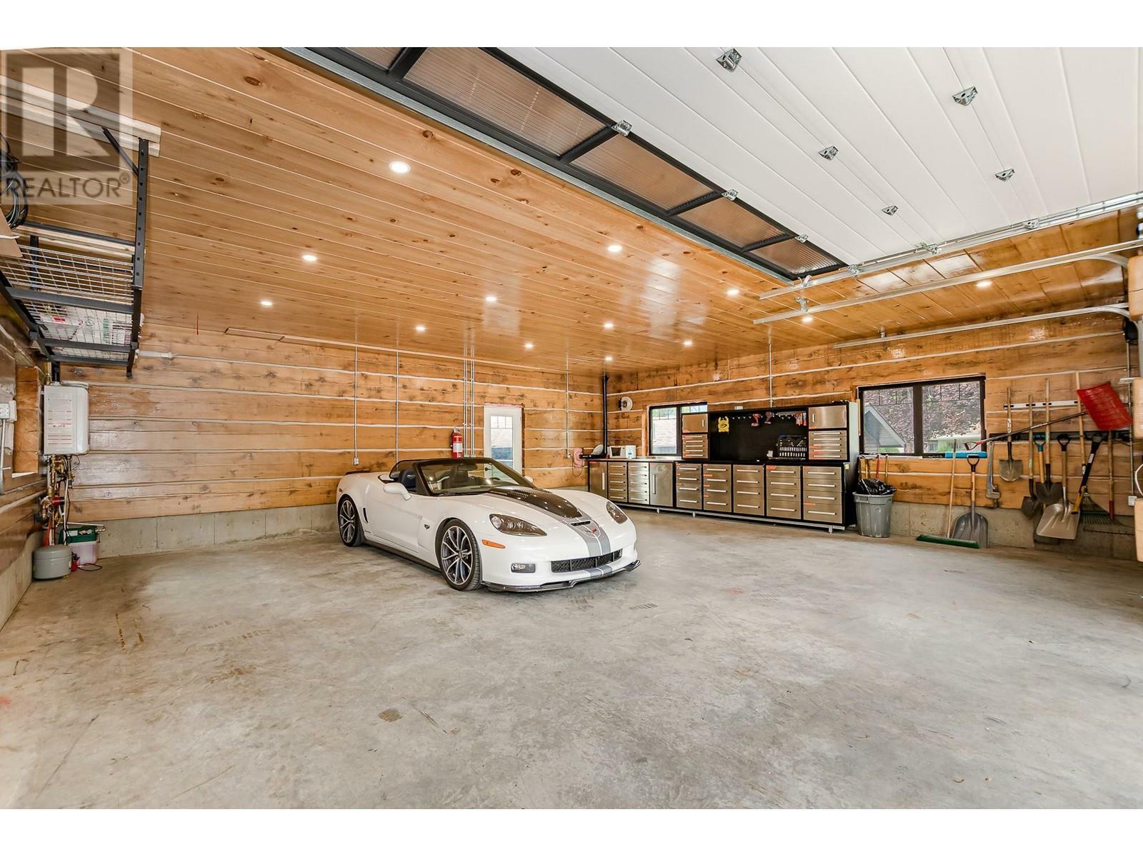 SICAMOUS, British Columbia, V0E 2V1, CA, 3 Bedrooms Bedrooms, ,3 BathroomsBathrooms,Residential,For Sale,1837122