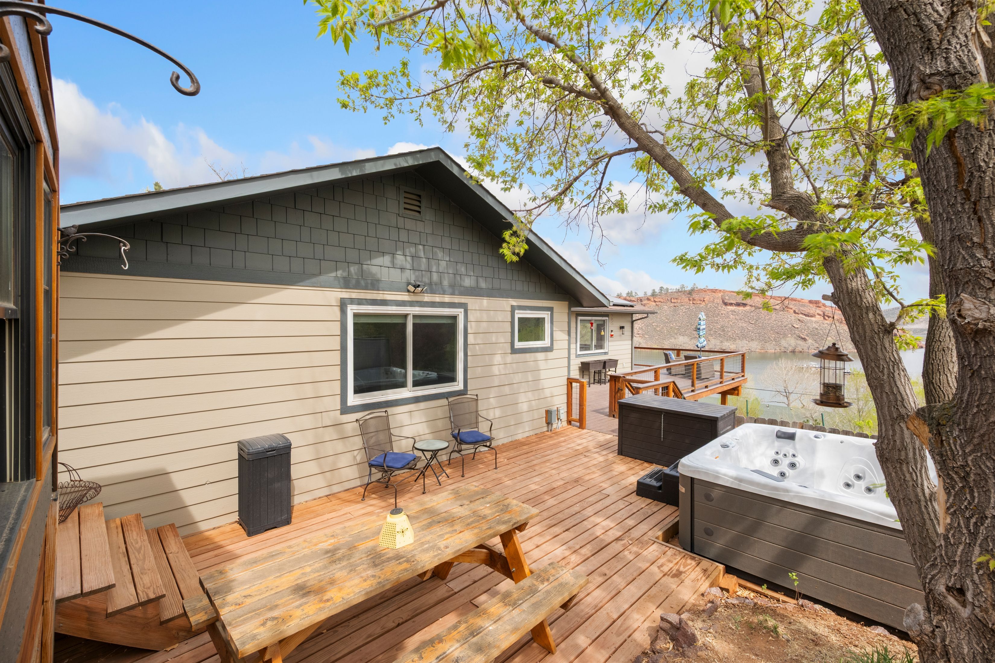  Beautifully Updated Raised Ranch, Perfectly Positioned to Capture Views - 物件實景