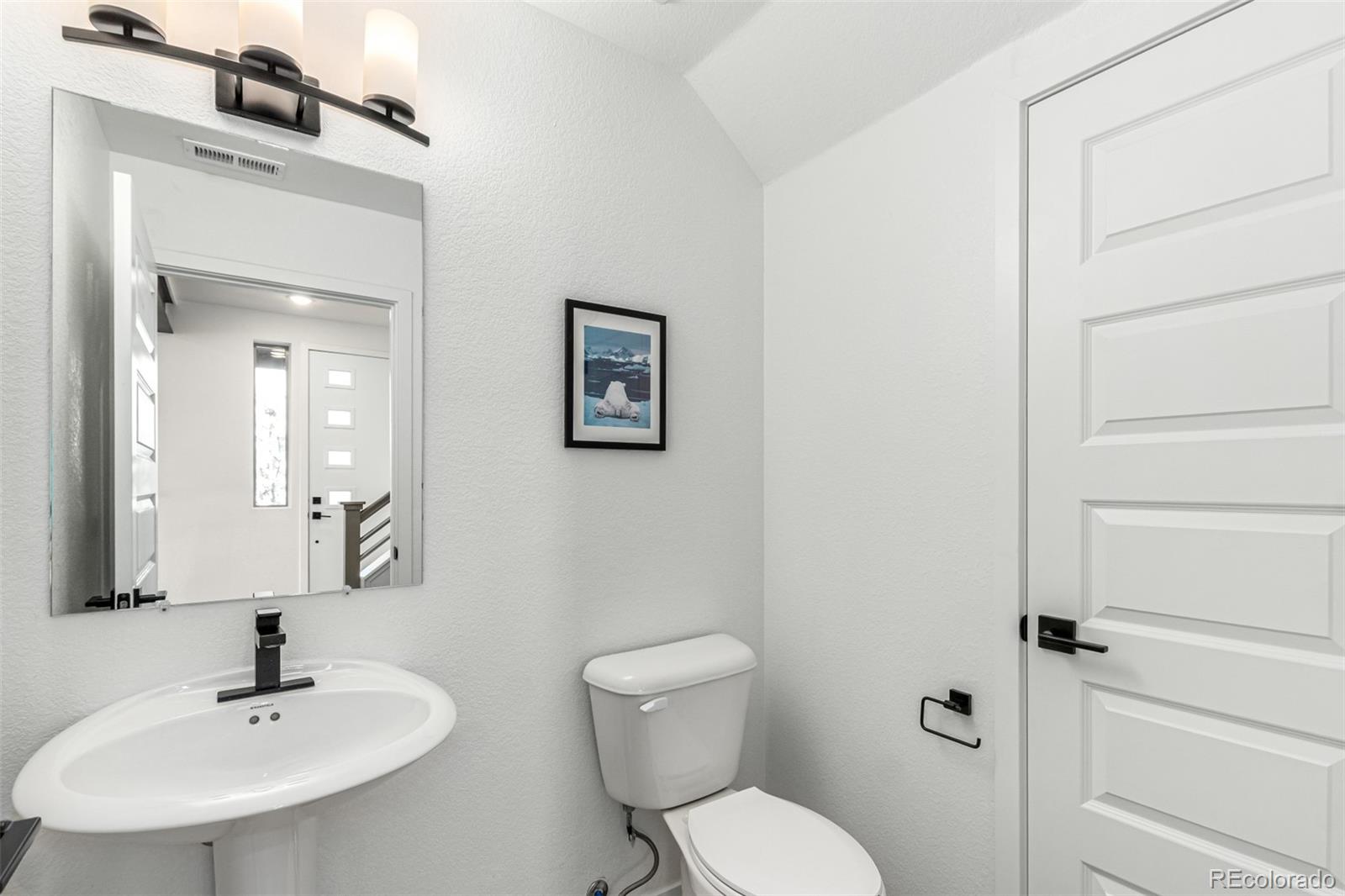 Arvada, Colorado, 80004, United States, 3 Bedrooms Bedrooms, ,2 BathroomsBathrooms,Residential,For Sale,1973817