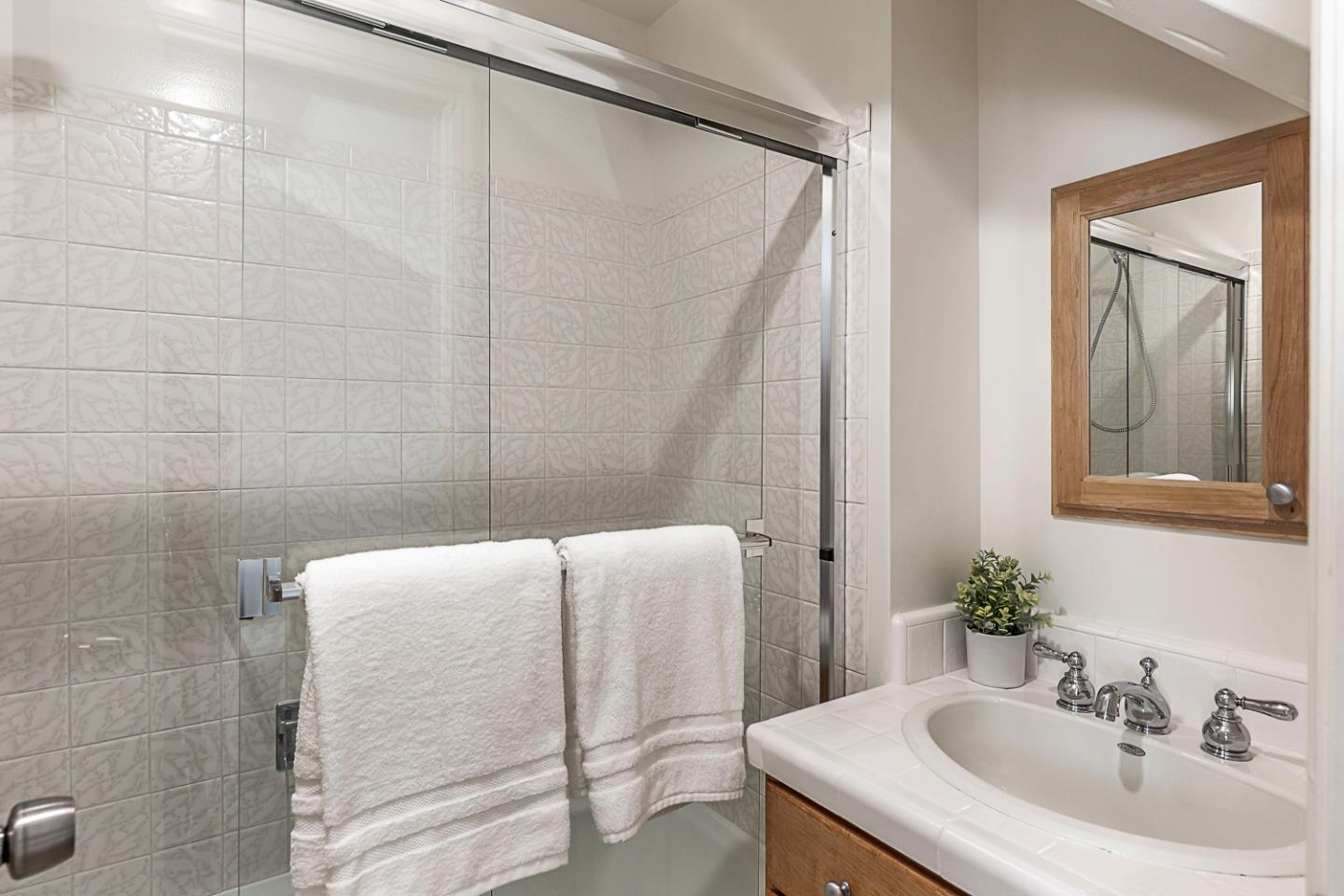 San Mateo, California, 94402, United States, 5 Bedrooms Bedrooms, ,4 BathroomsBathrooms,Residential,For Sale,1901144
