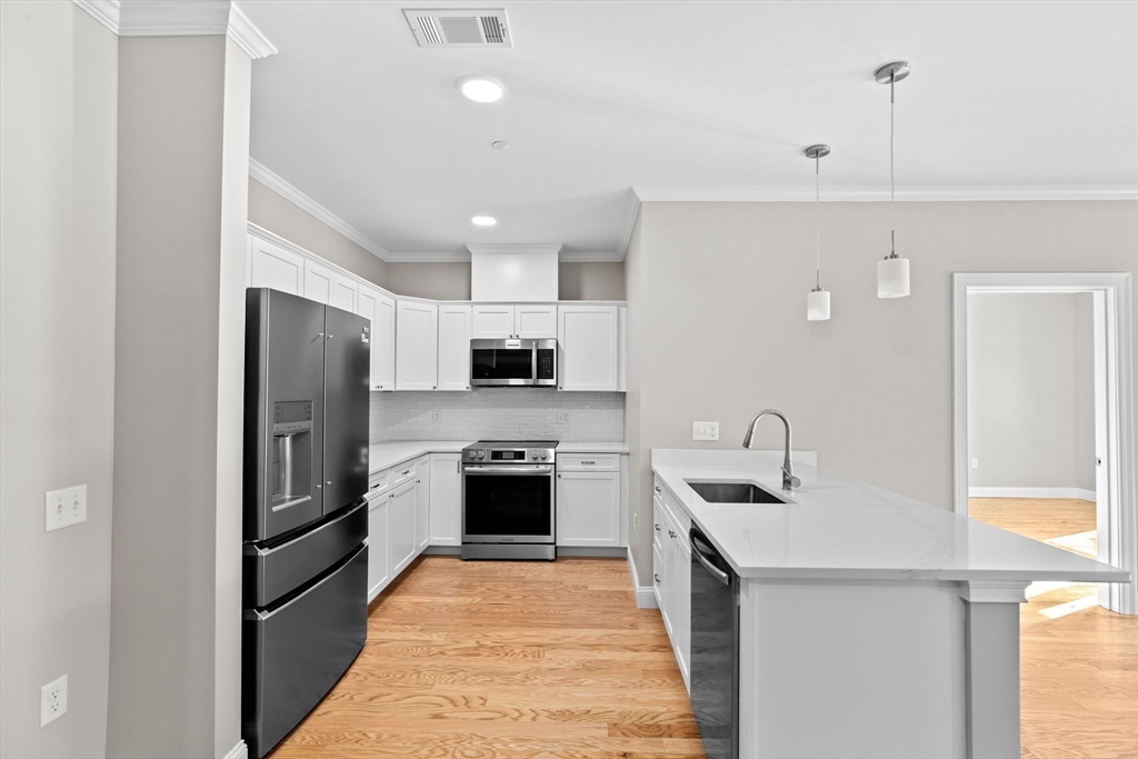 Milton, Massachusetts, 02186, United States, 2 Bedrooms Bedrooms, ,2 BathroomsBathrooms,Residential,For Sale,1865271