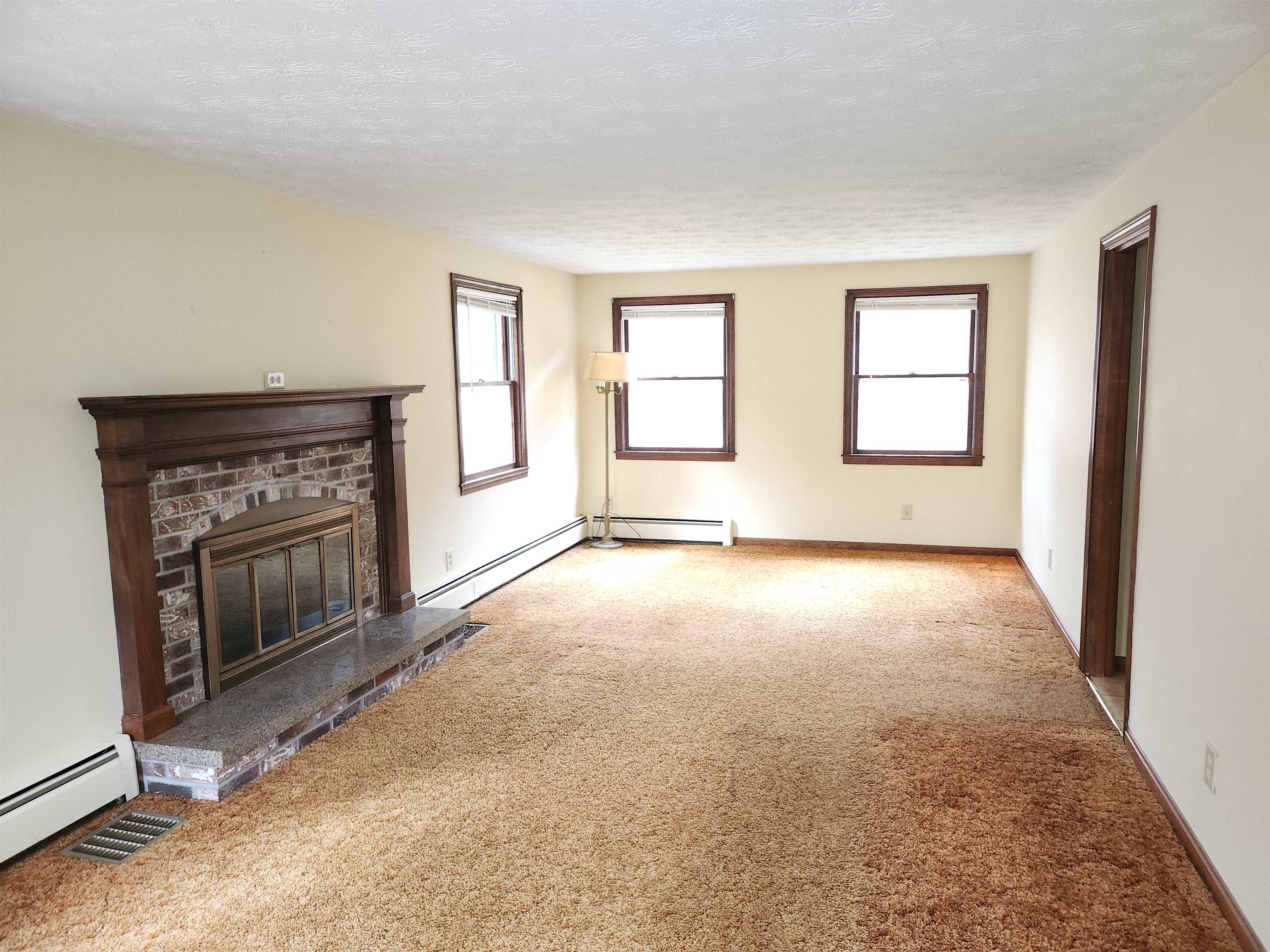 Bedford, New Hampshire, 03110, United States, 4 Bedrooms Bedrooms, ,2 BathroomsBathrooms,Residential,For Sale,1989395