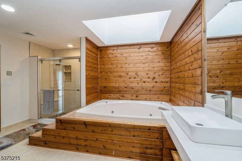 Raritan Twp., New Jersey, 08822, United States, 5 Bedrooms Bedrooms, ,3 BathroomsBathrooms,Residential,For Sale,1908572