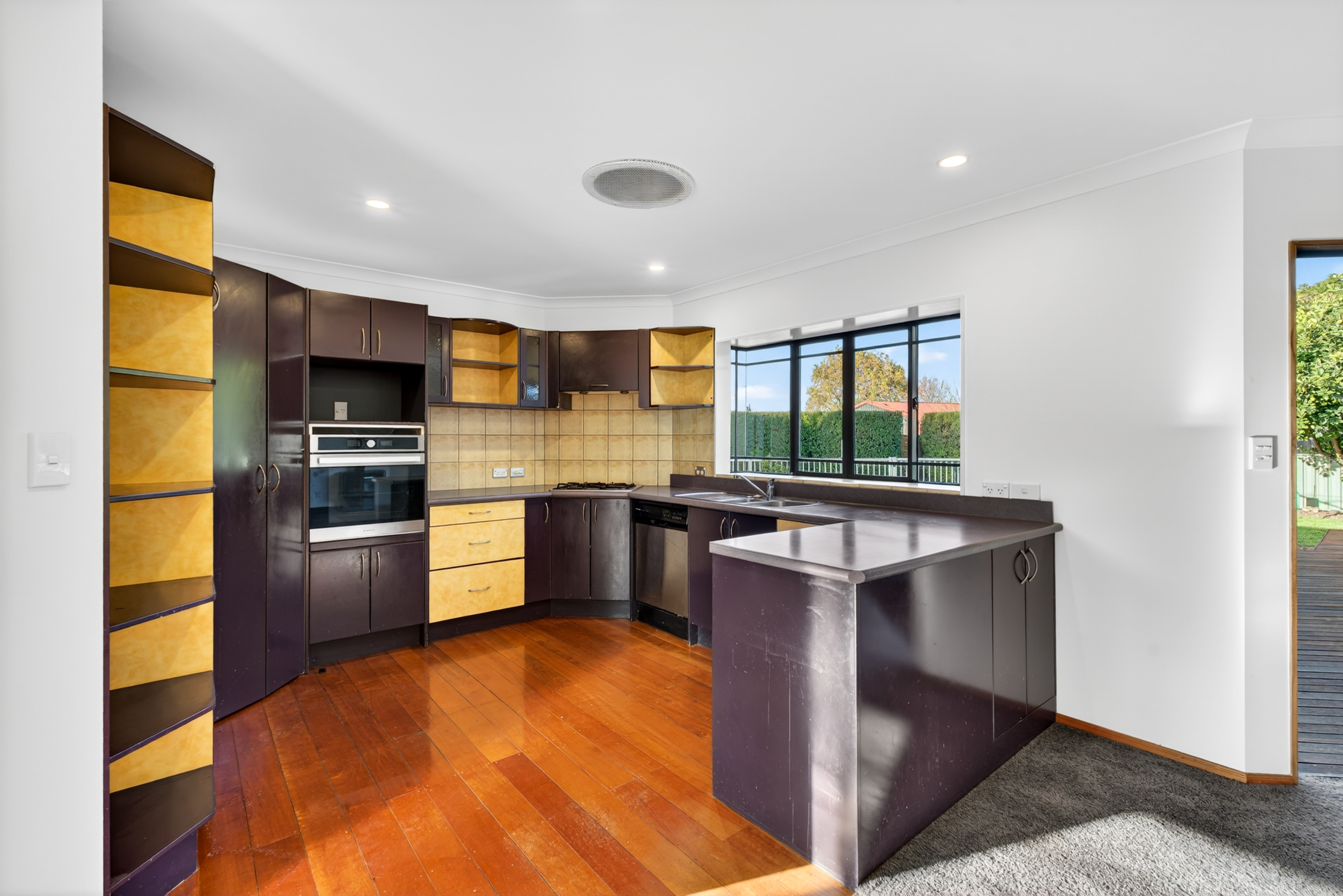  Expansive Family Home in Quiet Cul-de-sac - 物件實景