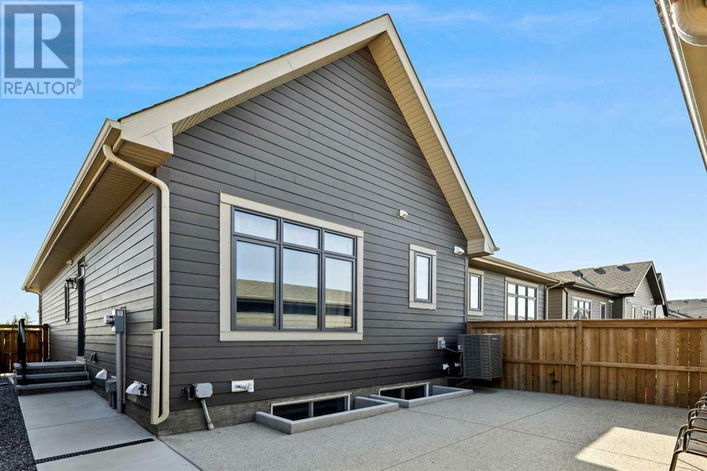CALGARY, Alberta, T3M 2Z6, CA, 3 Bedrooms Bedrooms, ,2 BathroomsBathrooms,Residential,For Sale,1867473