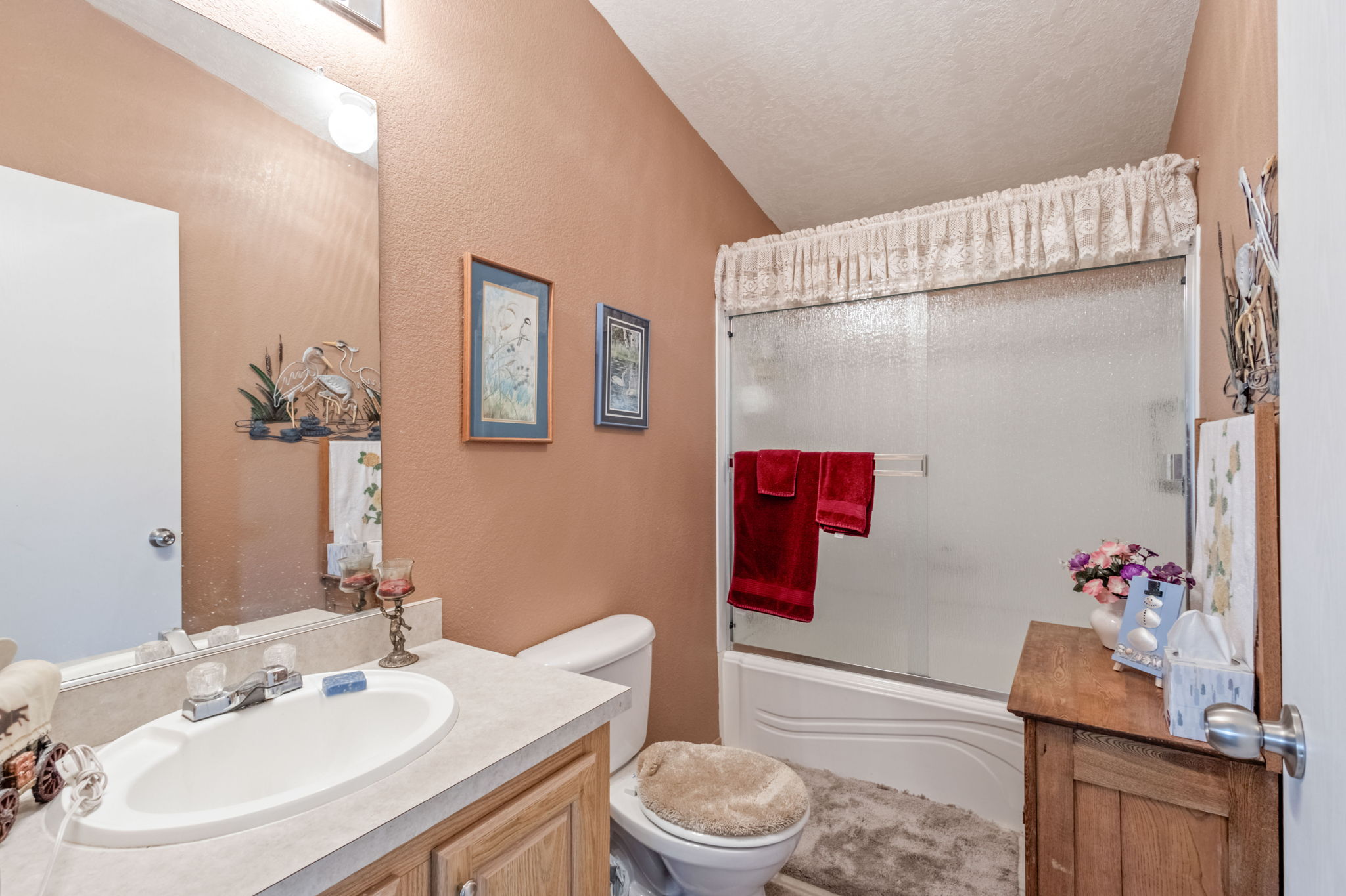 Prineville, Oregon, 97754, United States, 4 Bedrooms Bedrooms, ,2 BathroomsBathrooms,Residential,For Sale,1919985