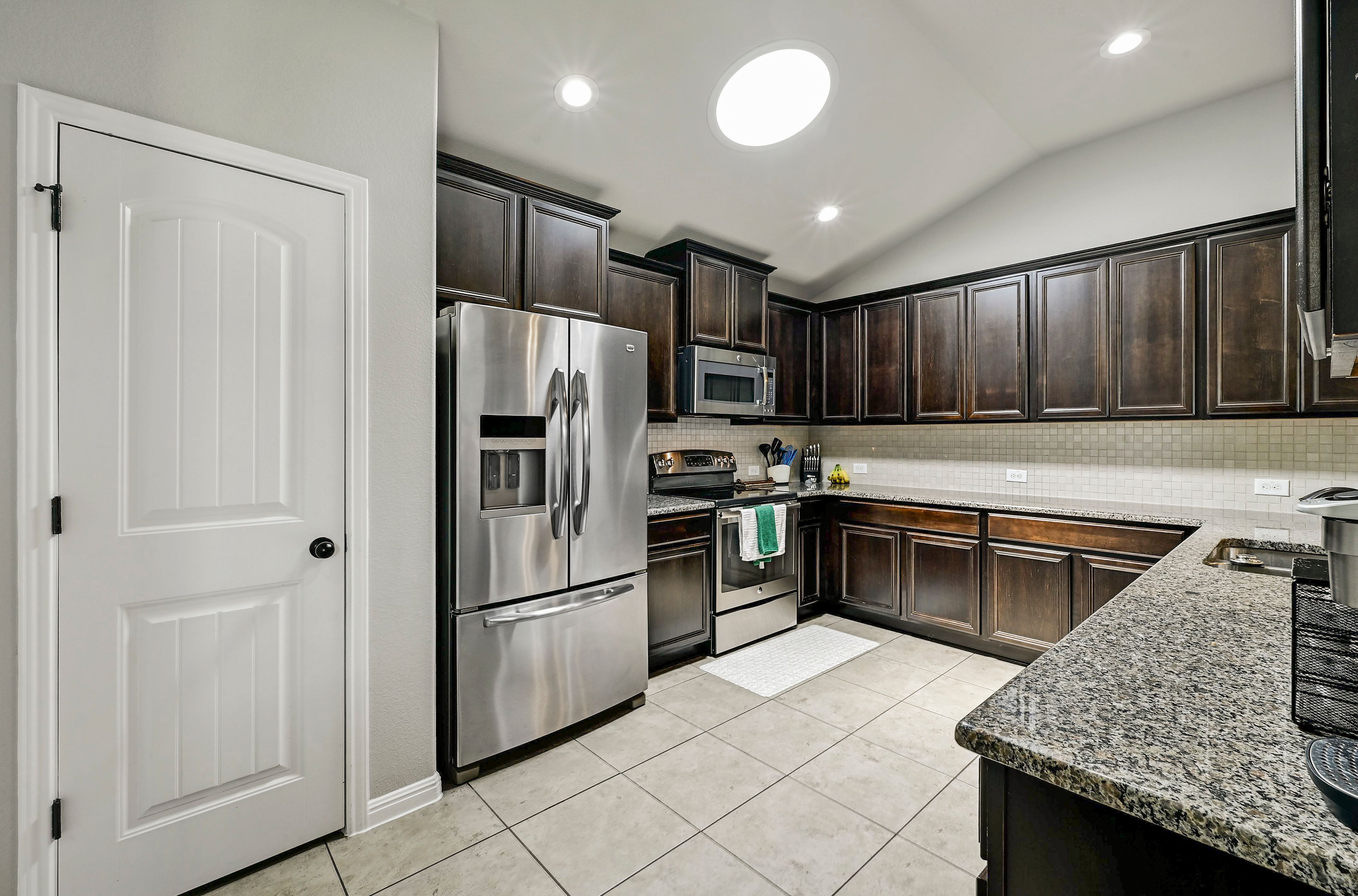  Rare 3-Car Garage + Corner Lot in Highland Park - 物件實景