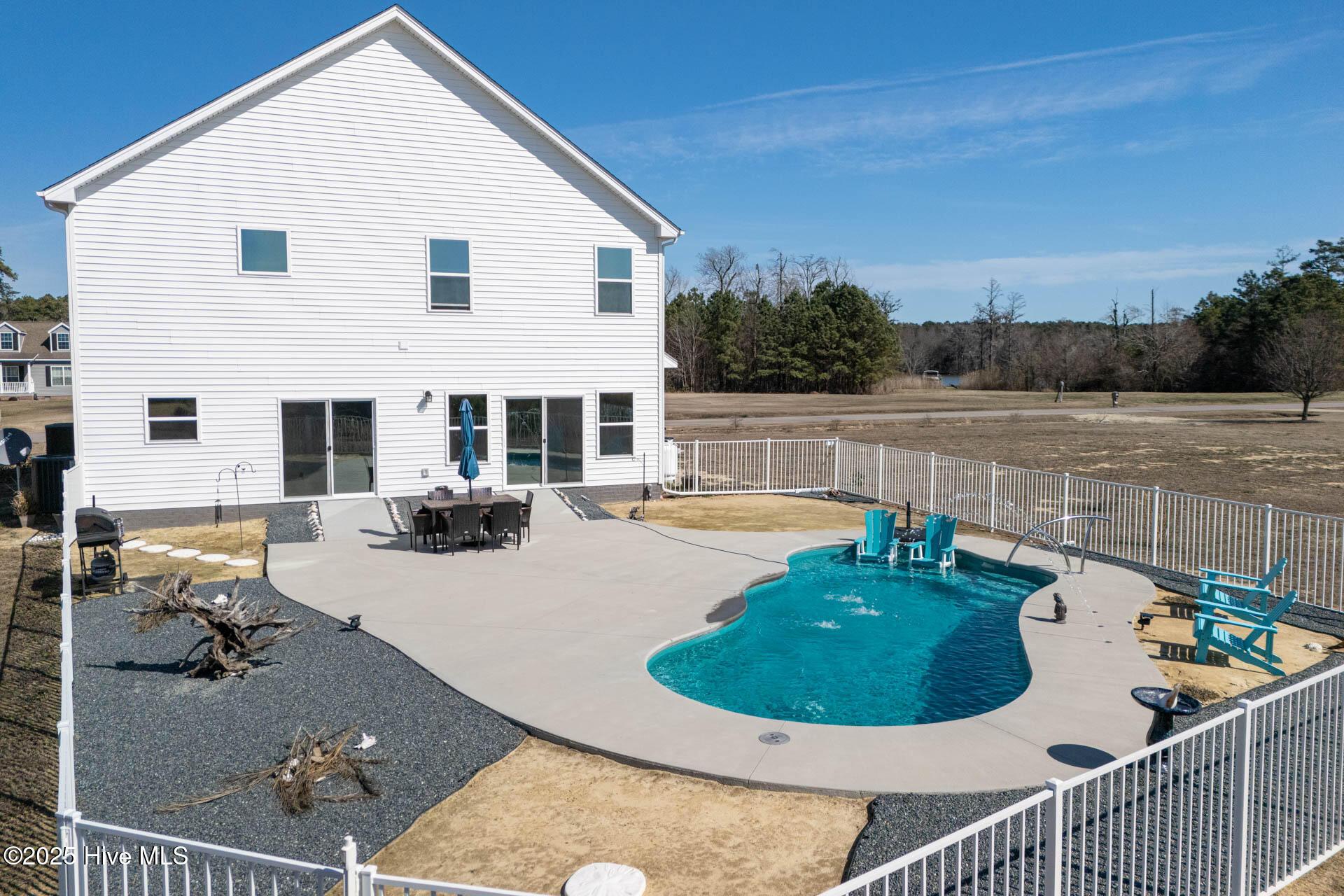 Elizabeth City, North Carolina, 27909, United States, 4 Bedrooms Bedrooms, ,3 BathroomsBathrooms,Residential,For Sale,1729027