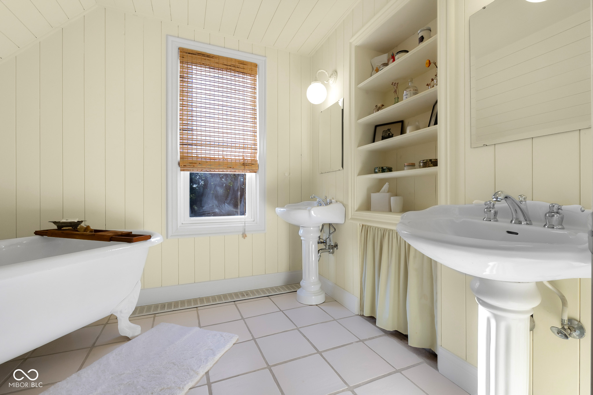 Columbus, Indiana, 47201, United States, 3 Bedrooms Bedrooms, ,3 BathroomsBathrooms,Residential,For Sale,1888305