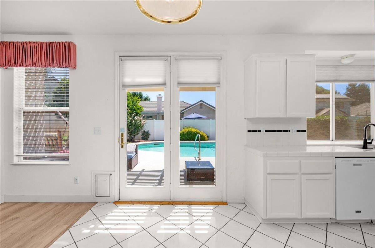 Clovis, California, 93611, United States, 5 Bedrooms Bedrooms, ,3 BathroomsBathrooms,Residential,For Sale,1924098