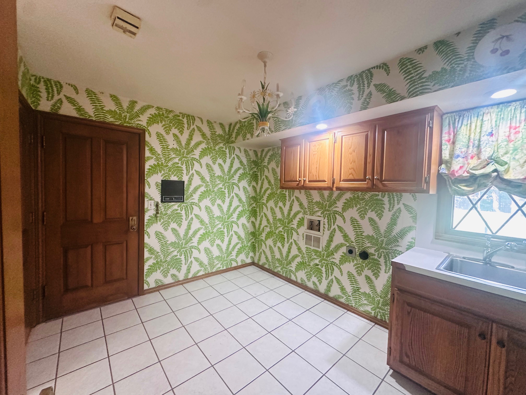 Enid, Oklahoma, 73703, United States, 5 Bedrooms Bedrooms, ,5 BathroomsBathrooms,Residential,For Sale,1981686