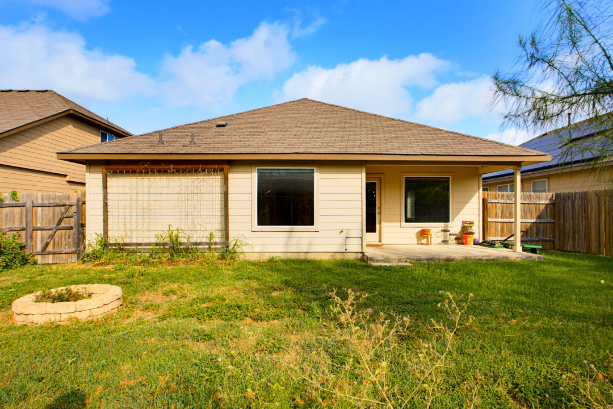  Move-In Ready & Meticulously Maintained in Fort Dessau - 物件實景