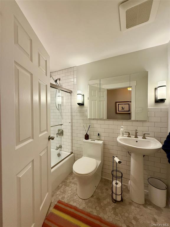 Staatsburg, New York, 12580, United States, 4 Bedrooms Bedrooms, ,3 BathroomsBathrooms,Residential,For Sale,2005634