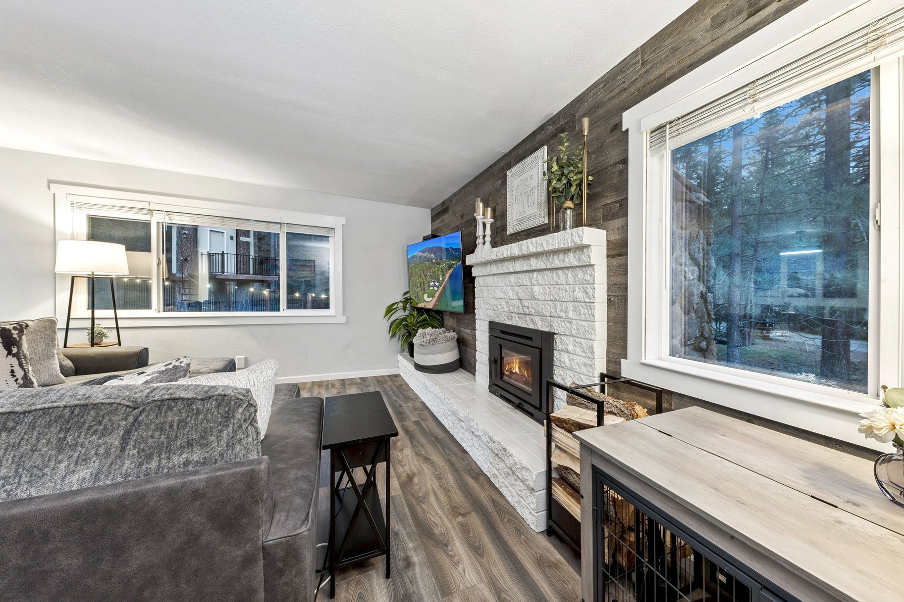  Move-In Ready 4 Bedroom Beauty  2022 Remodel  Fenced Yard, Forest Setting - 物件實景