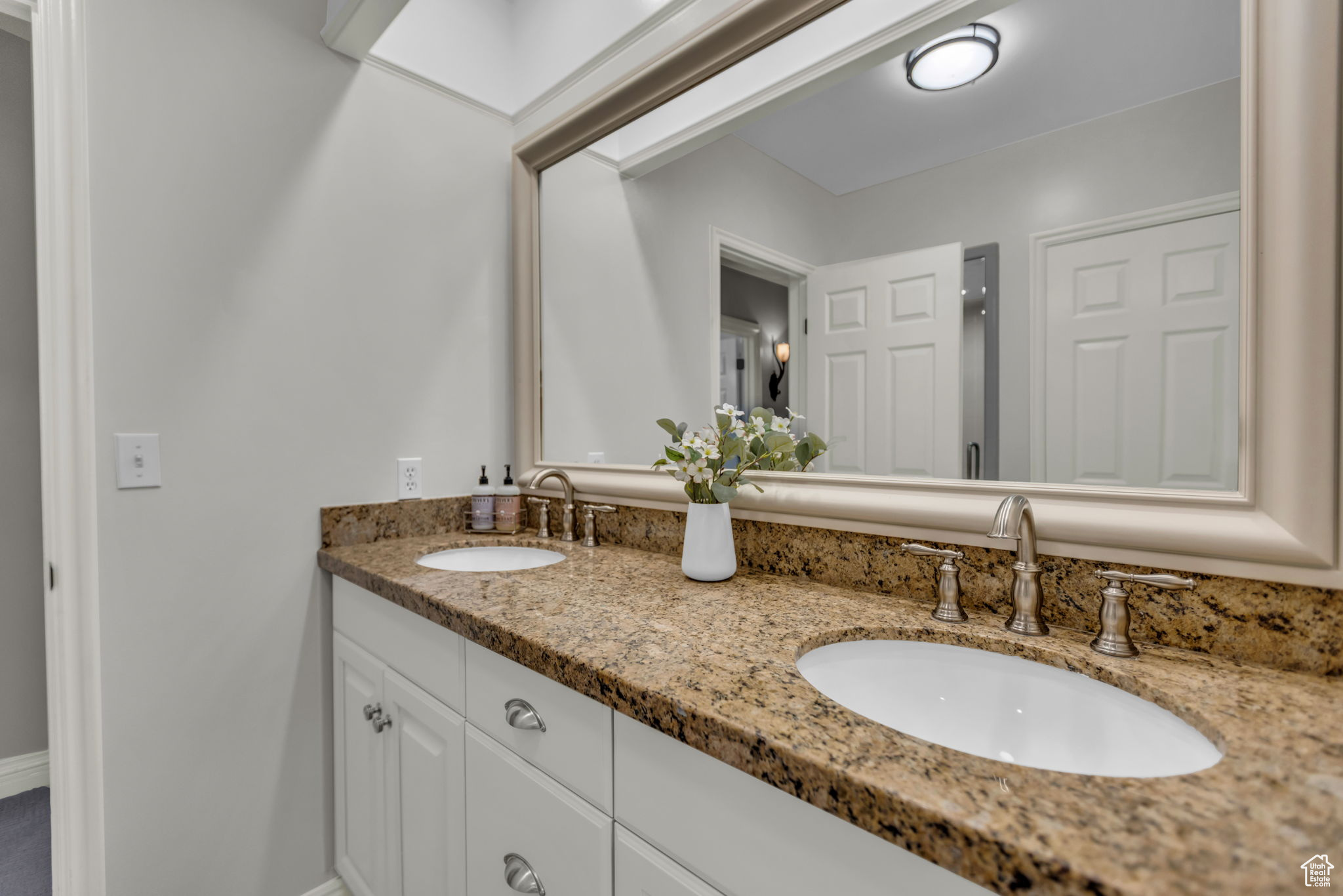 Salt Lake City, Utah, 84103, United States, 7 Bedrooms Bedrooms, ,4 BathroomsBathrooms,Residential,For Sale,1907305