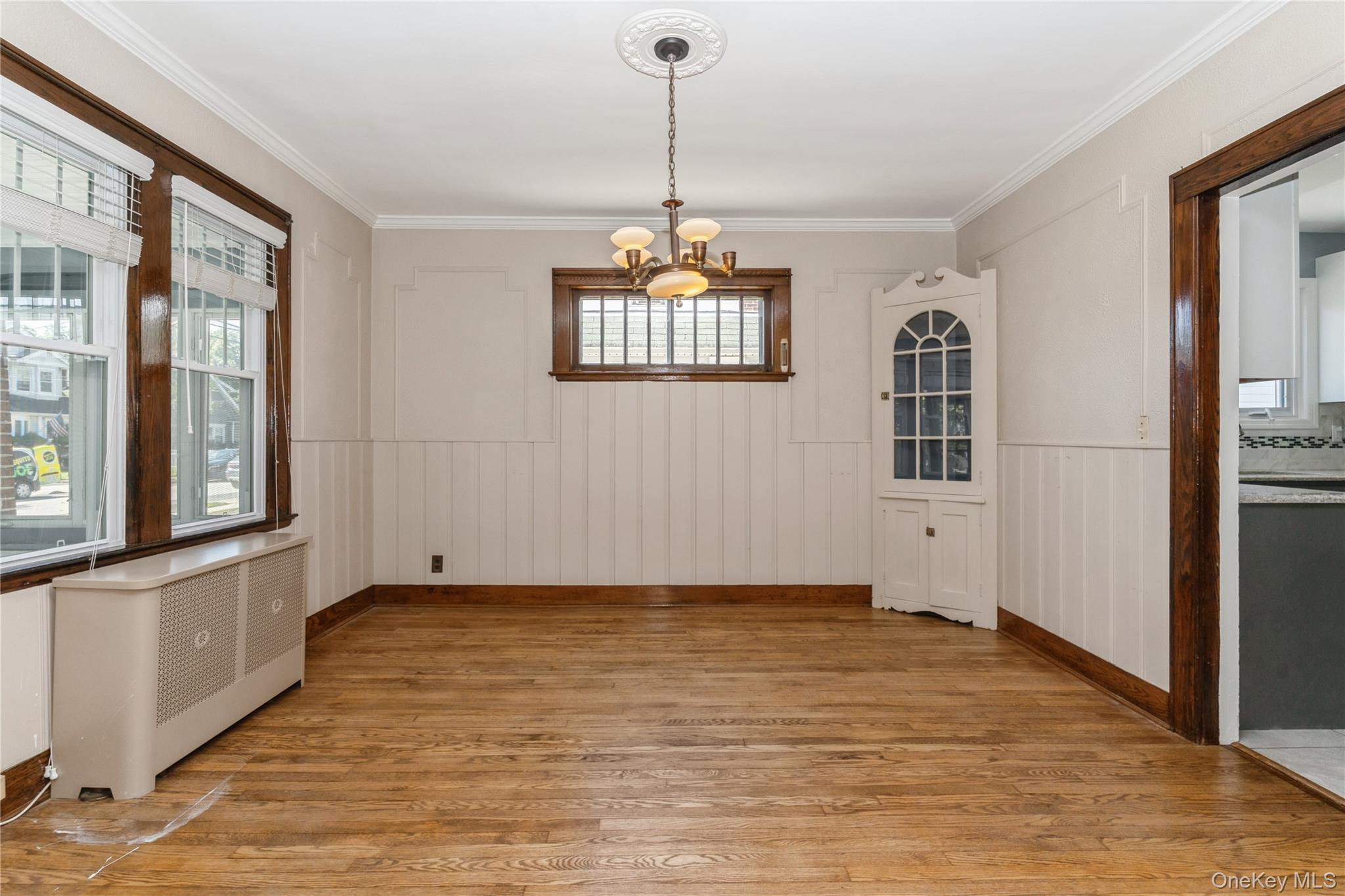 Lynbrook, New York, 11563, United States, 3 Bedrooms Bedrooms, ,2 BathroomsBathrooms,Residential,For Sale,1941758