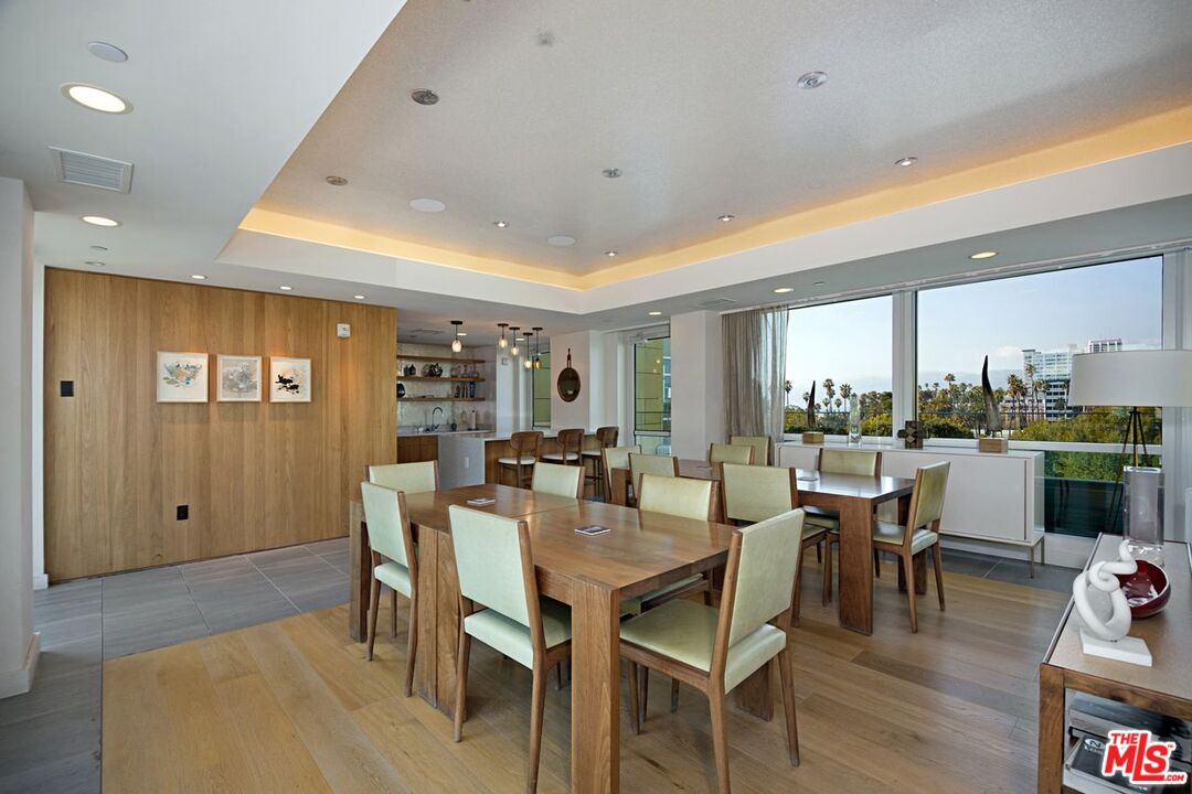 Santa Monica, California, 90401, United States, 2 Bedrooms Bedrooms, ,2 BathroomsBathrooms,Residential,For Sale,2001911