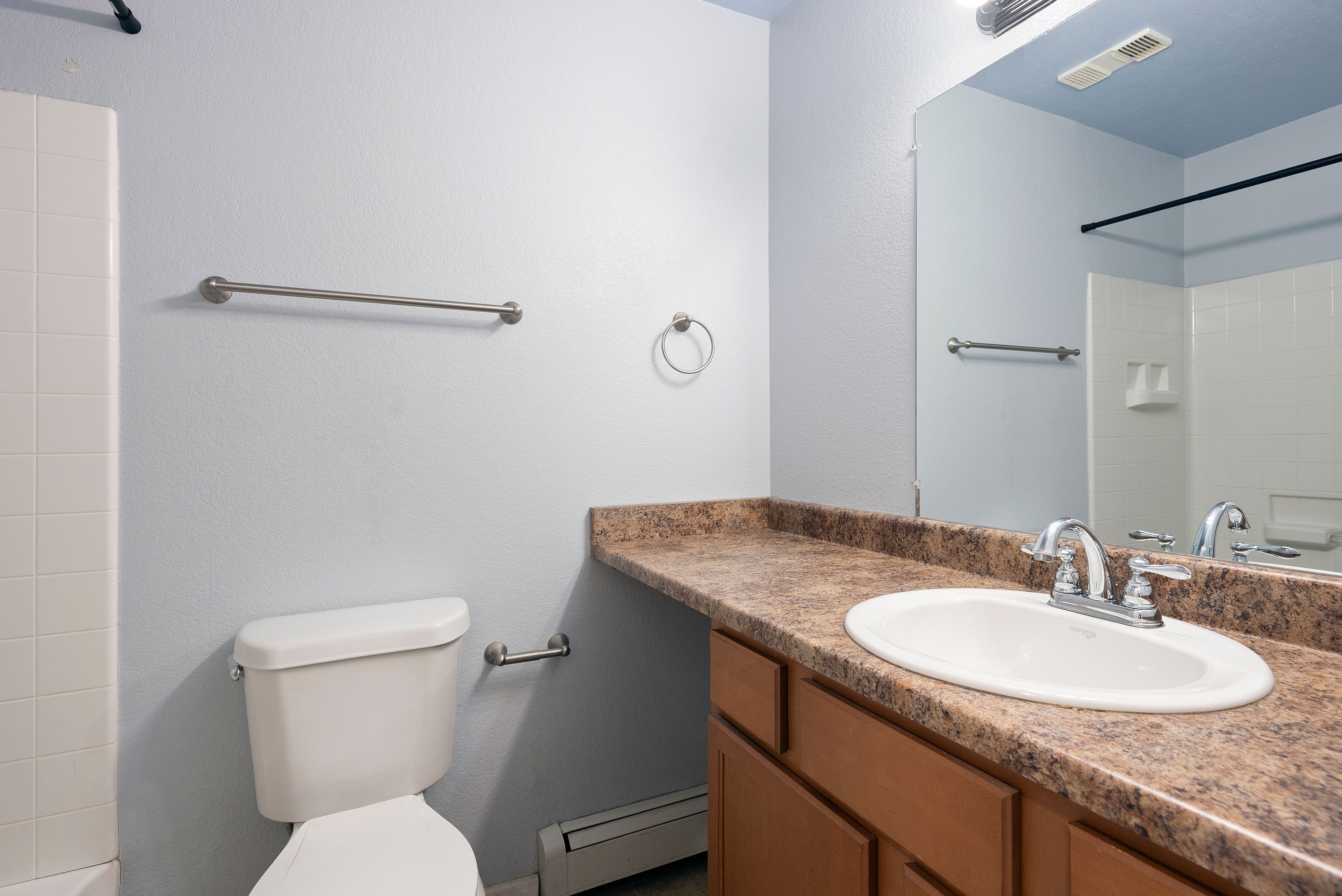  Effortless Living in This 2 Bed 2 Bath Condo - 物件實景