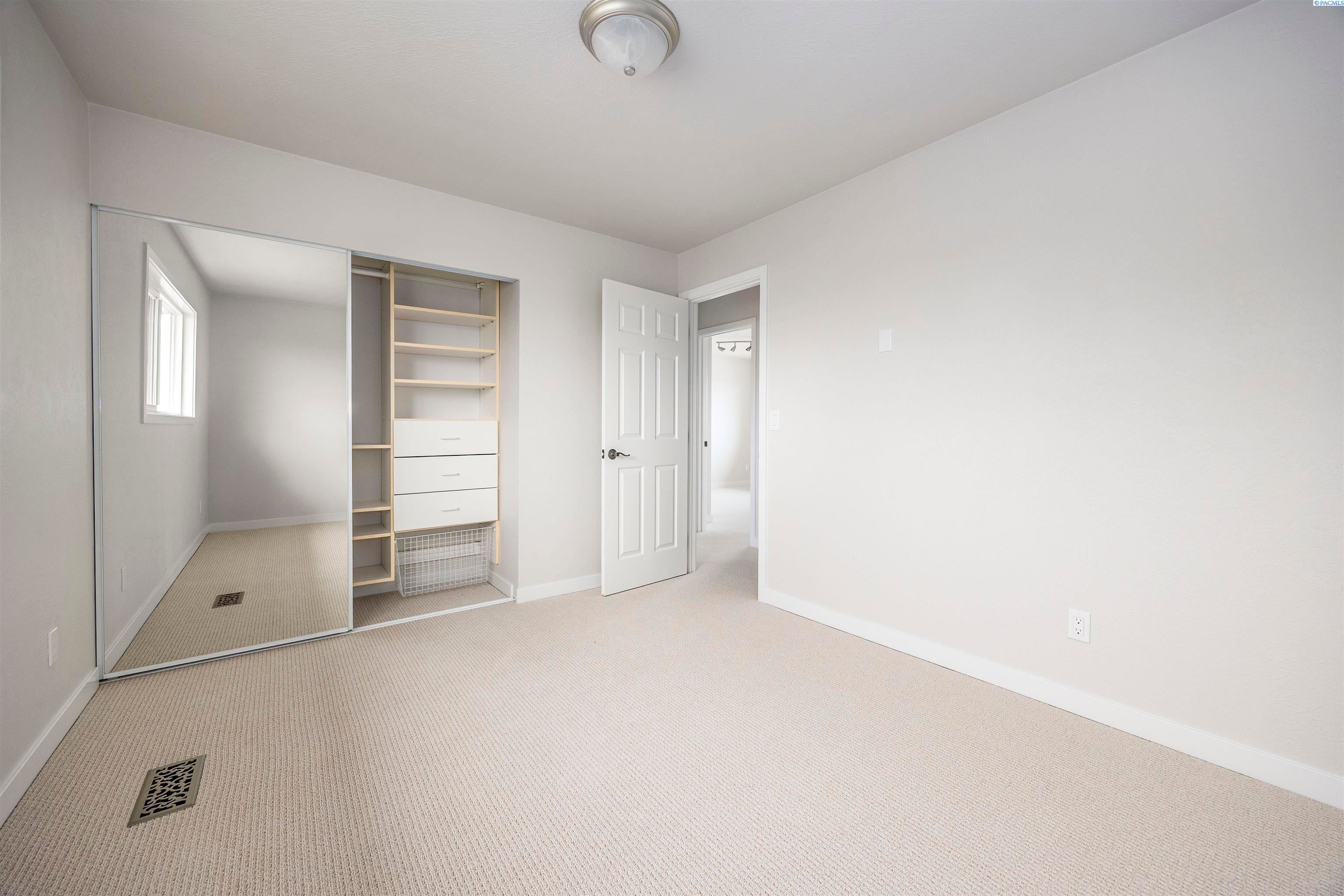 Grandview, Washington, 98930, United States, 4 Bedrooms Bedrooms, ,3 BathroomsBathrooms,Residential,For Sale,2007847