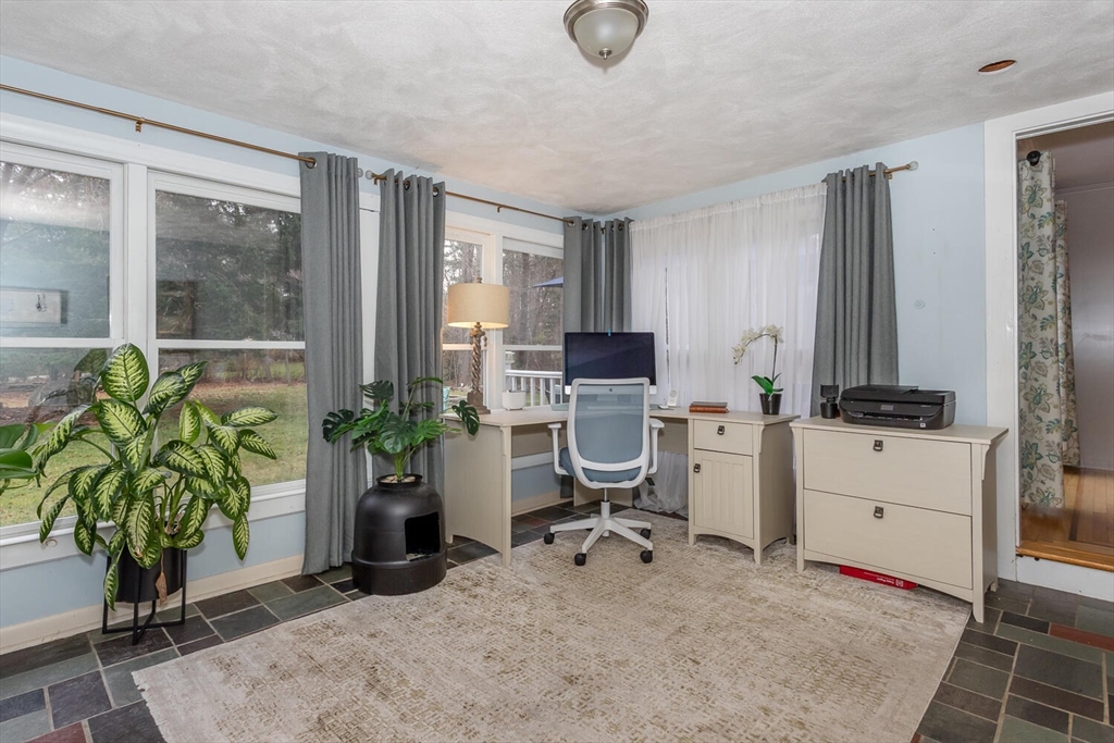 Mansfield, Massachusetts, 02048, United States, 3 Bedrooms Bedrooms, ,2 BathroomsBathrooms,Residential,For Sale,1991006