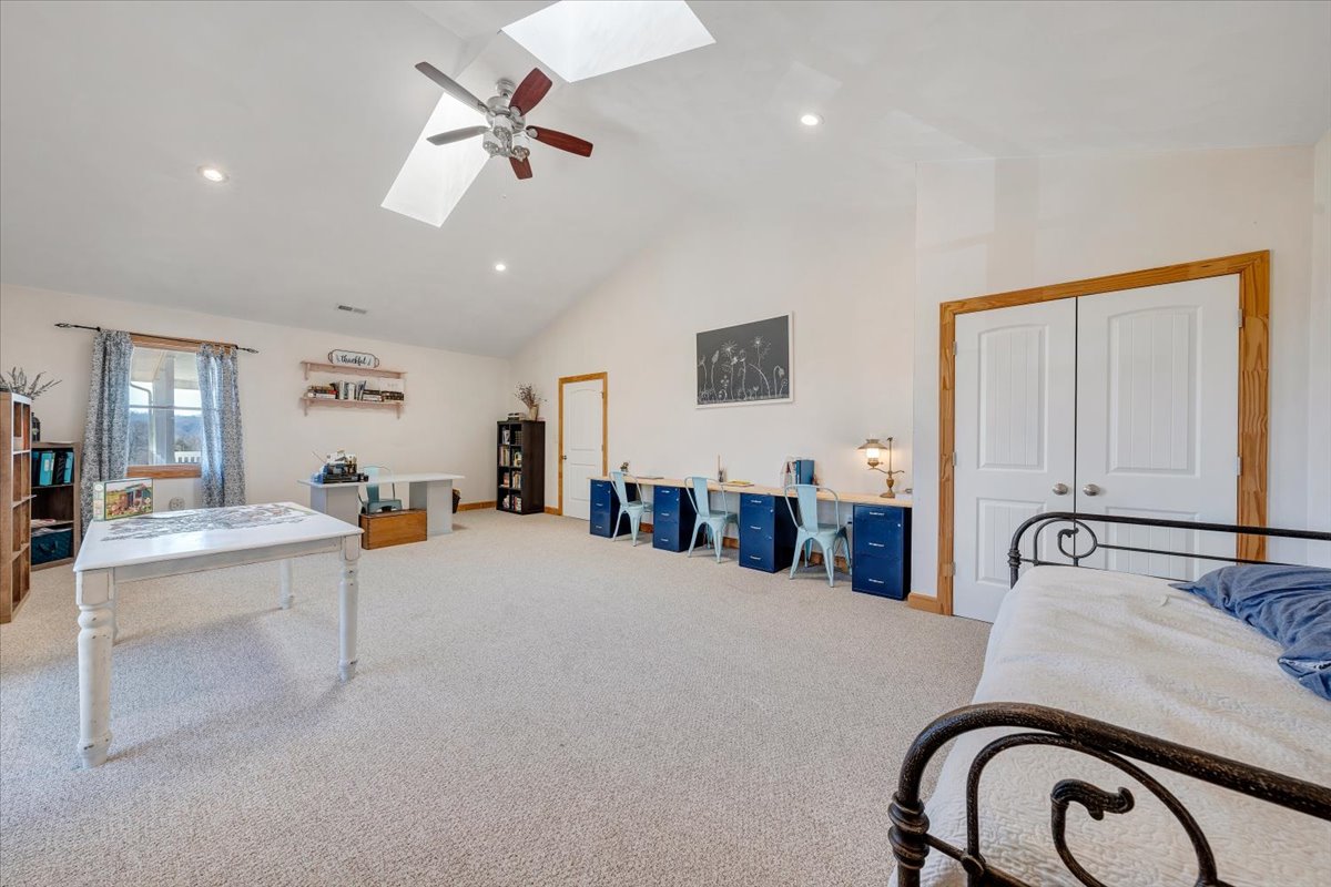 Buchanan, Virginia, 24066, United States, 5 Bedrooms Bedrooms, ,4 BathroomsBathrooms,Residential,For Sale,1900741