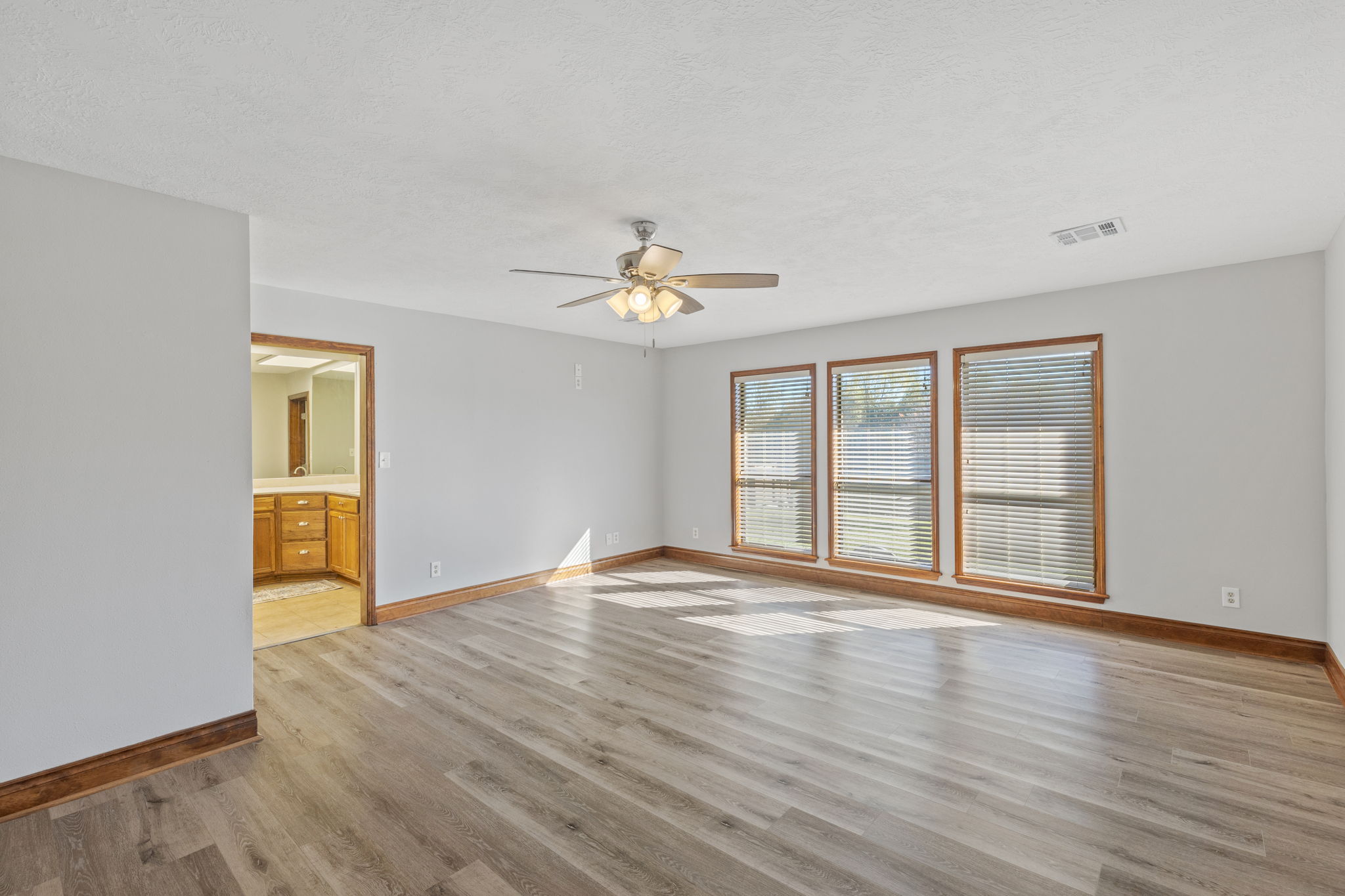 Lake Charles, Louisiana, 70601, United States, 4 Bedrooms Bedrooms, ,3 BathroomsBathrooms,Residential,For Sale,2005290