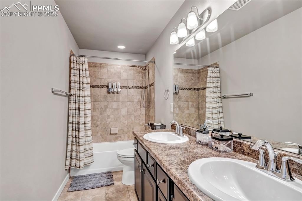 Colorado Springs, Colorado, 80925, United States, 5 Bedrooms Bedrooms, ,4 BathroomsBathrooms,Residential,For Sale,1890411