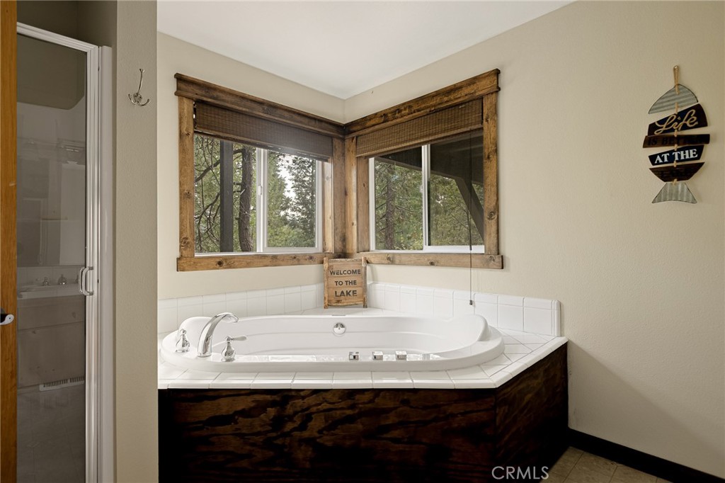 Lake Arrowhead, California, 92352, United States, 4 Bedrooms Bedrooms, ,4 BathroomsBathrooms,Residential,For Sale,1939836