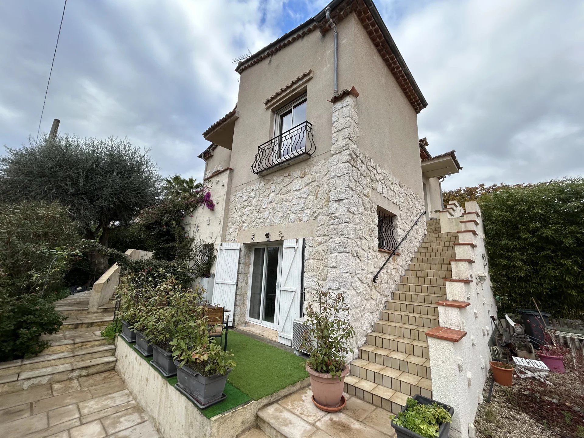 Vence, Provence-Alpes-Côte d’Azur, 06140, FR, 3 Bedrooms Bedrooms, ,Residential,For Sale,1679791