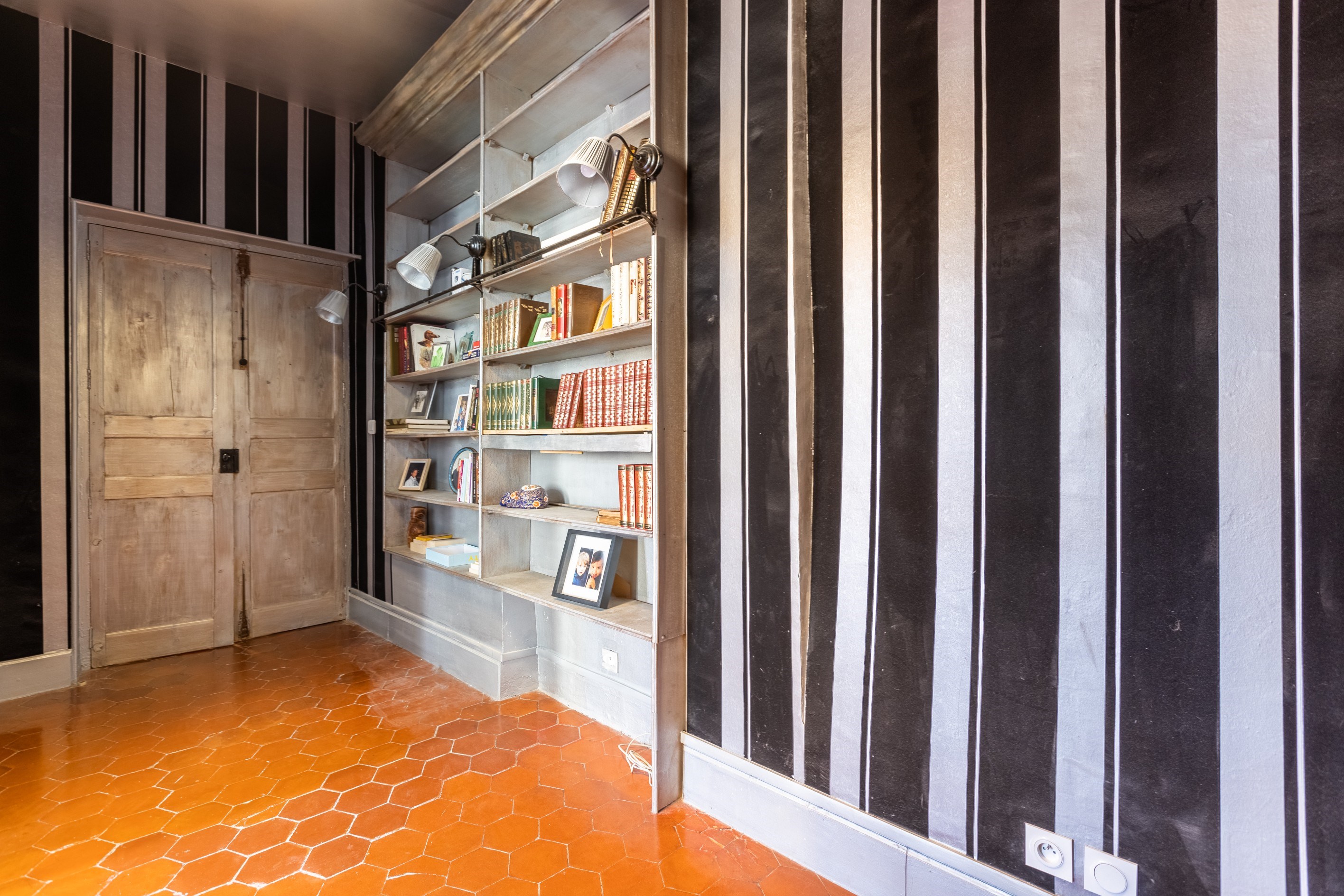  TOWN CENTRE: BEAUTIFUL RENOVATED PERIOD APARTMENT - 物件實景