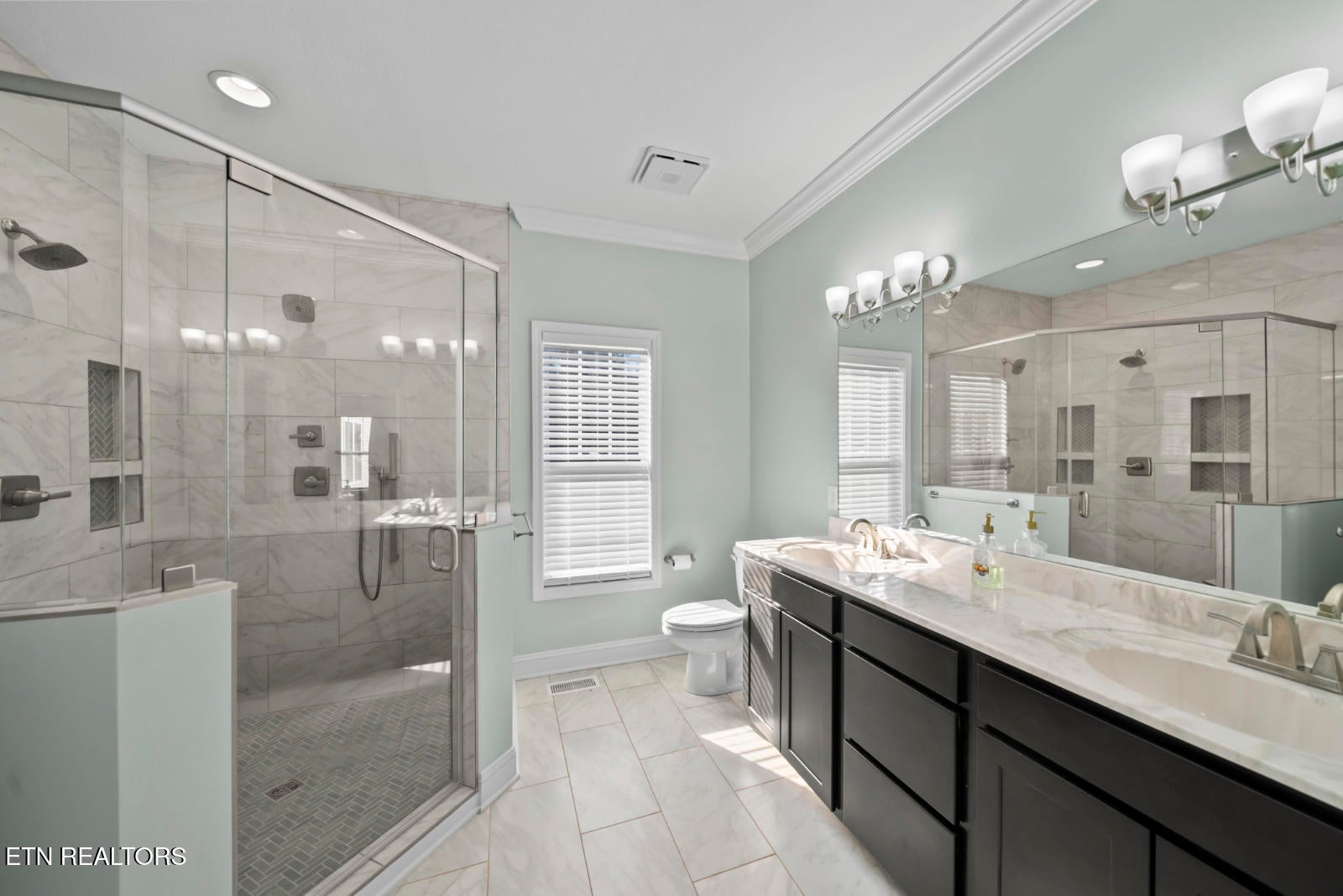 Oak Ridge, Tennessee, 37830, United States, 4 Bedrooms Bedrooms, ,3 BathroomsBathrooms,Residential,For Sale,2003025