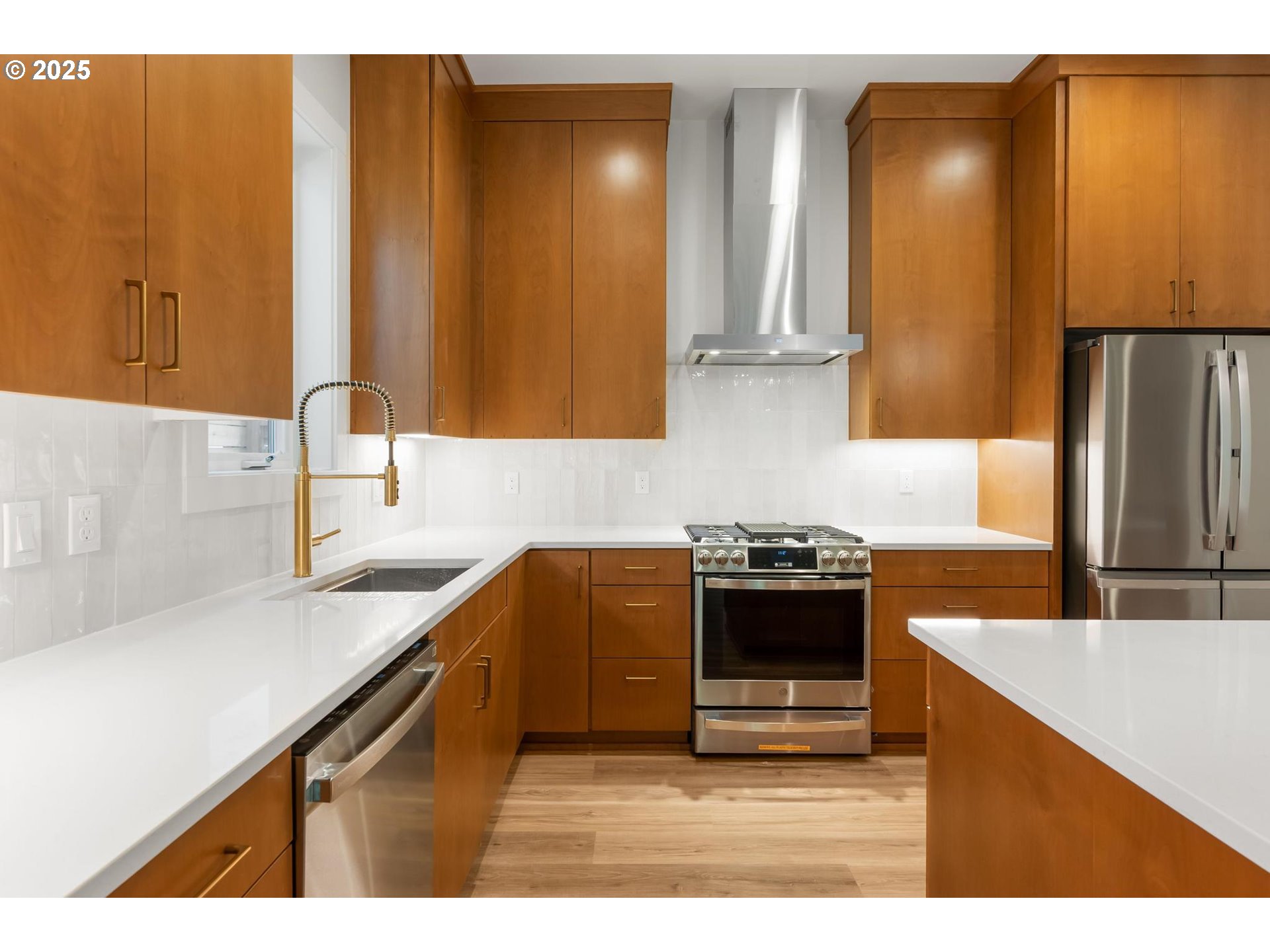Portland, Oregon, 97219, United States, 3 Bedrooms Bedrooms, ,2 BathroomsBathrooms,Residential,For Sale,1699870