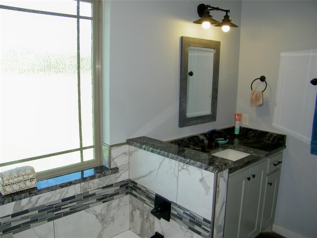 Kingfisher, Oklahoma, 73750, United States, 4 Bedrooms Bedrooms, ,3 BathroomsBathrooms,Residential,For Sale,2005459