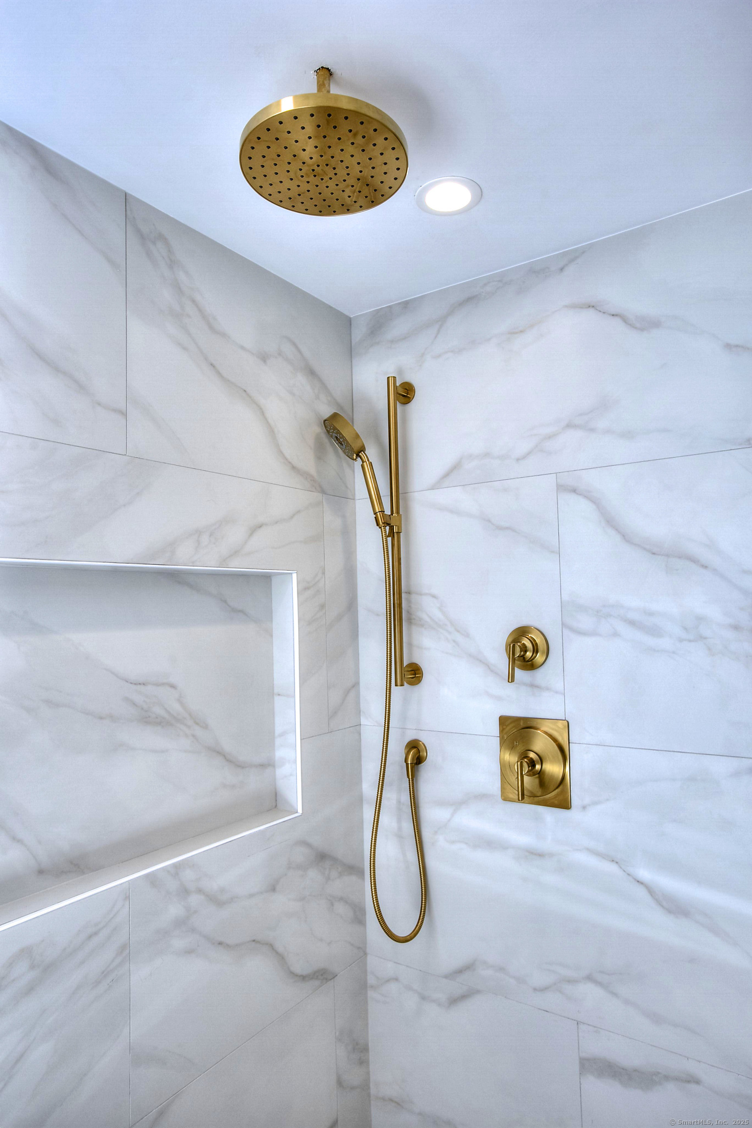 Fairfield, Connecticut, 06824, United States, 5 Bedrooms Bedrooms, ,5 BathroomsBathrooms,Residential,For Sale,1987495