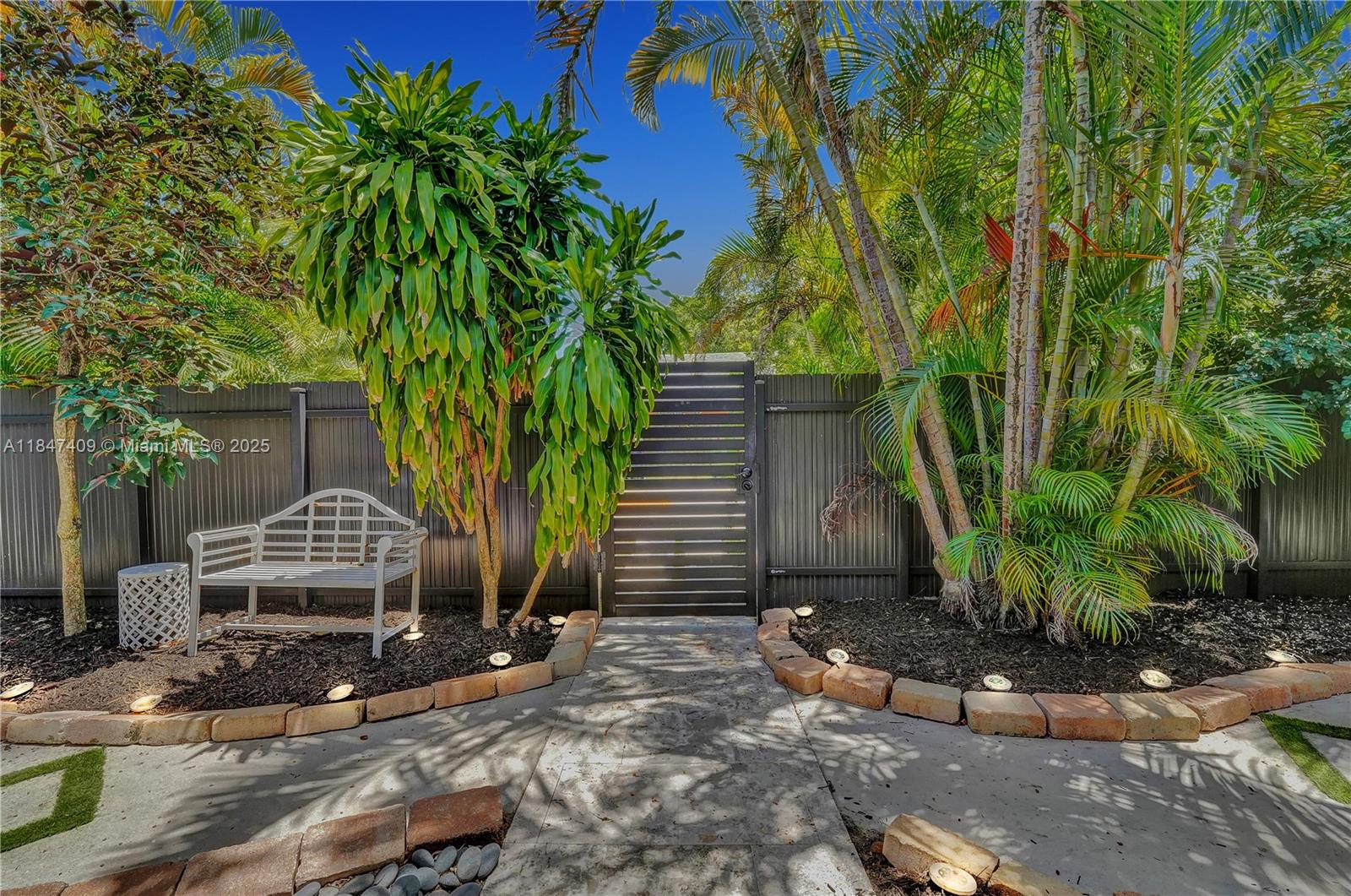 Fort Lauderdale, Florida, 33304, United States, 3 Bedrooms Bedrooms, ,2 BathroomsBathrooms,Residential,For Sale,1901342