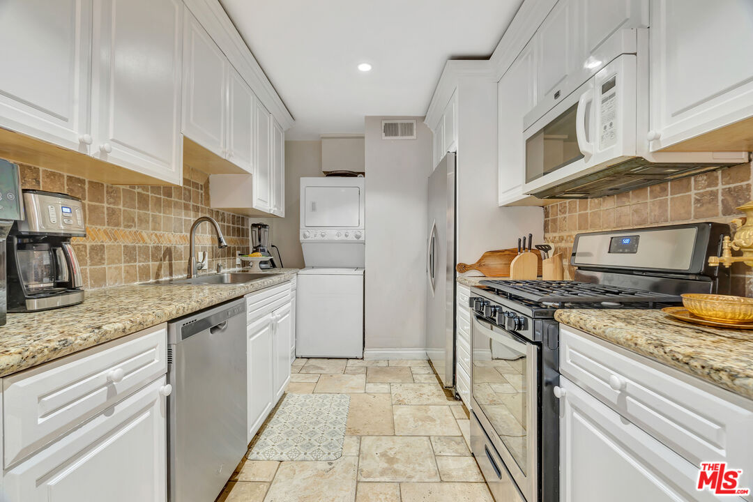 Encino, California, 91436, United States, 2 Bedrooms Bedrooms, ,2 BathroomsBathrooms,Residential,For Sale,1901269
