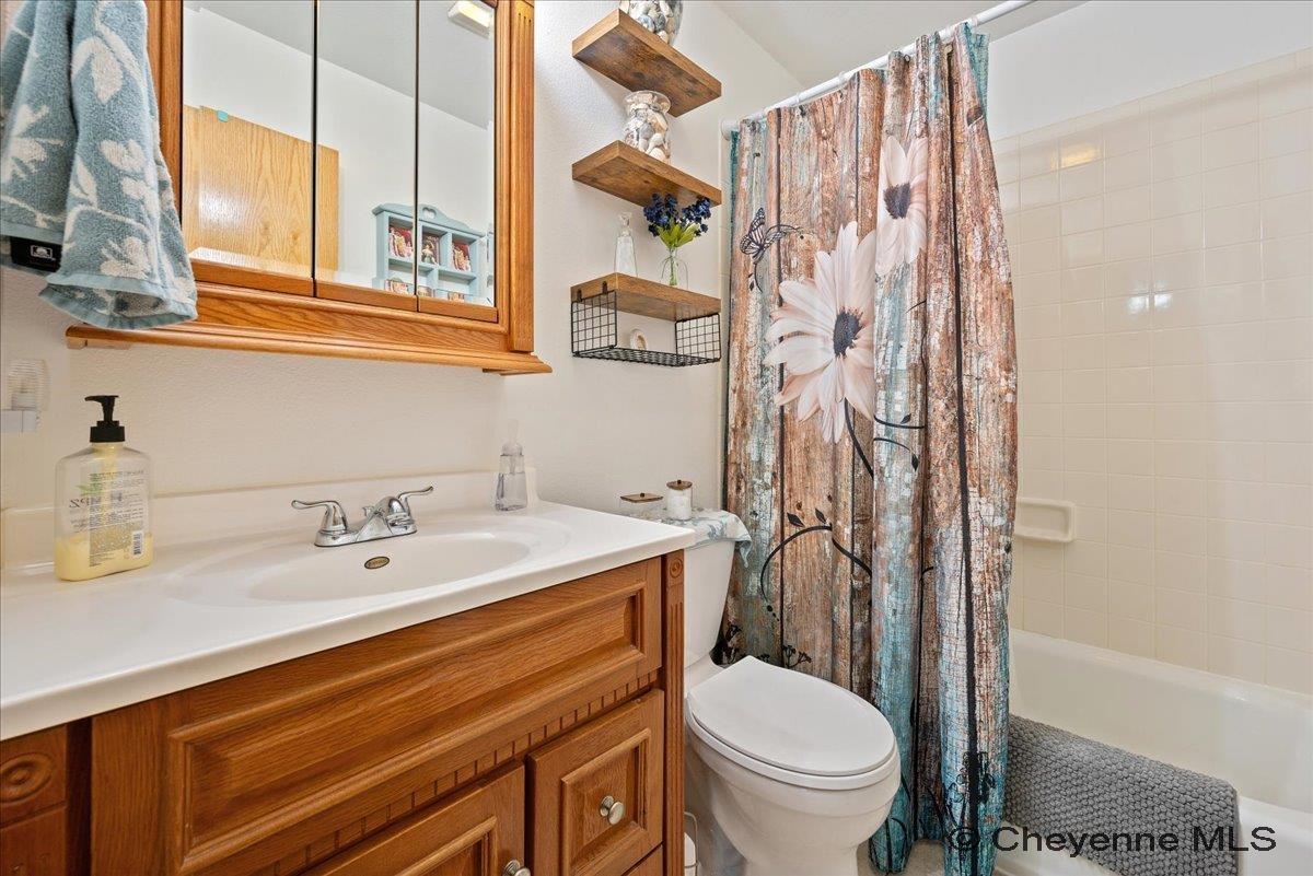 Cheyenne, Wyoming, 82007, United States, 4 Bedrooms Bedrooms, ,3 BathroomsBathrooms,Residential,For Sale,1941950