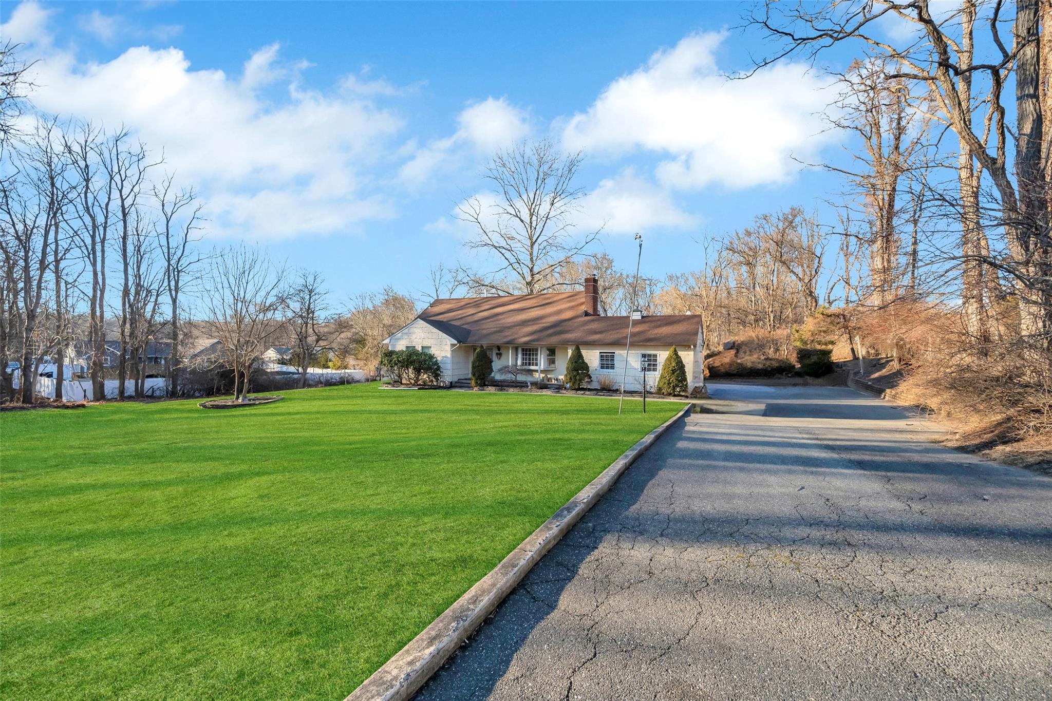 Hauppauge, New York, 11788, United States, 4 Bedrooms Bedrooms, ,2 BathroomsBathrooms,Residential,For Sale,1714342