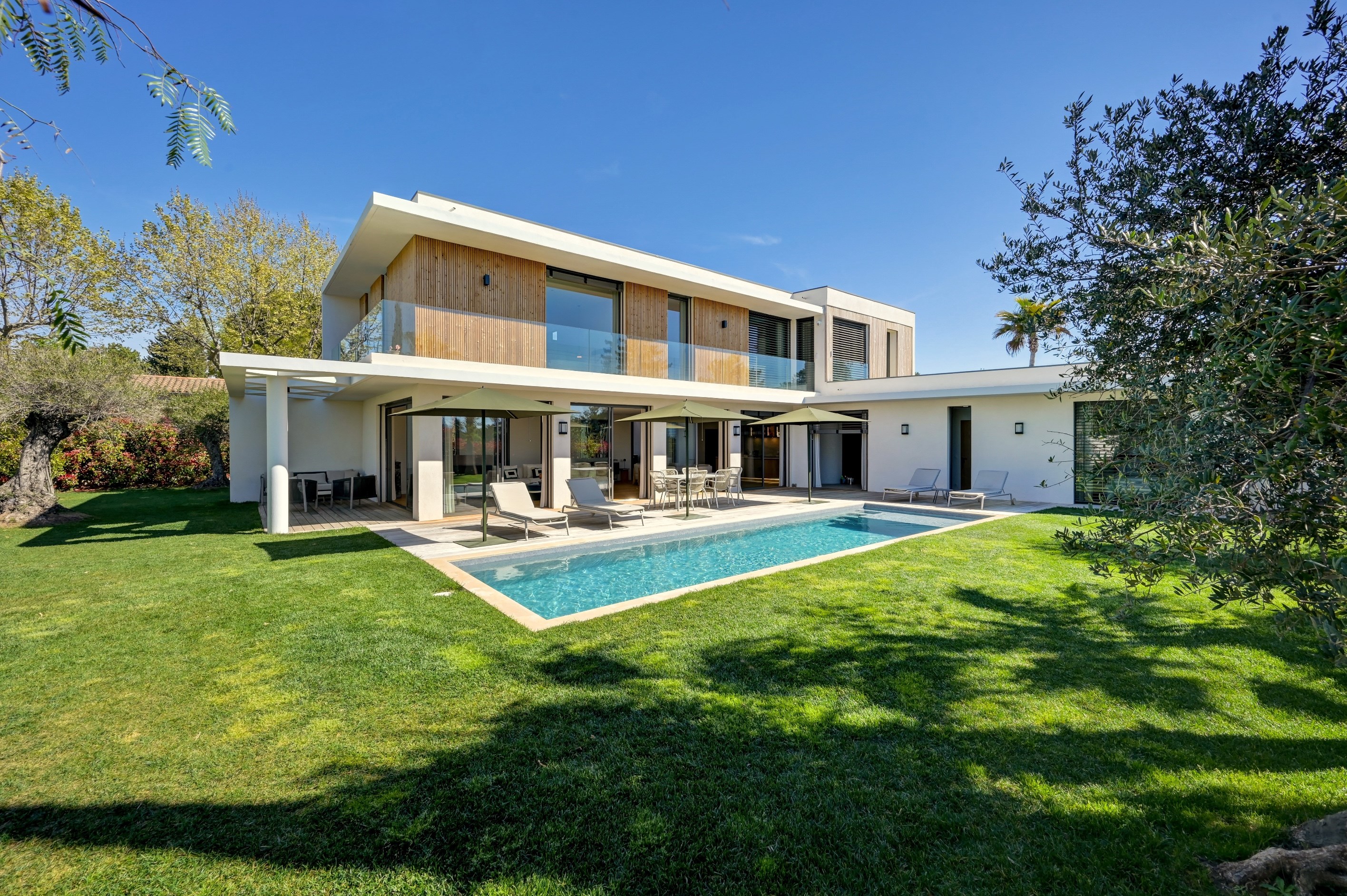  Exceptional Contemporary Turnkey - 物件實景